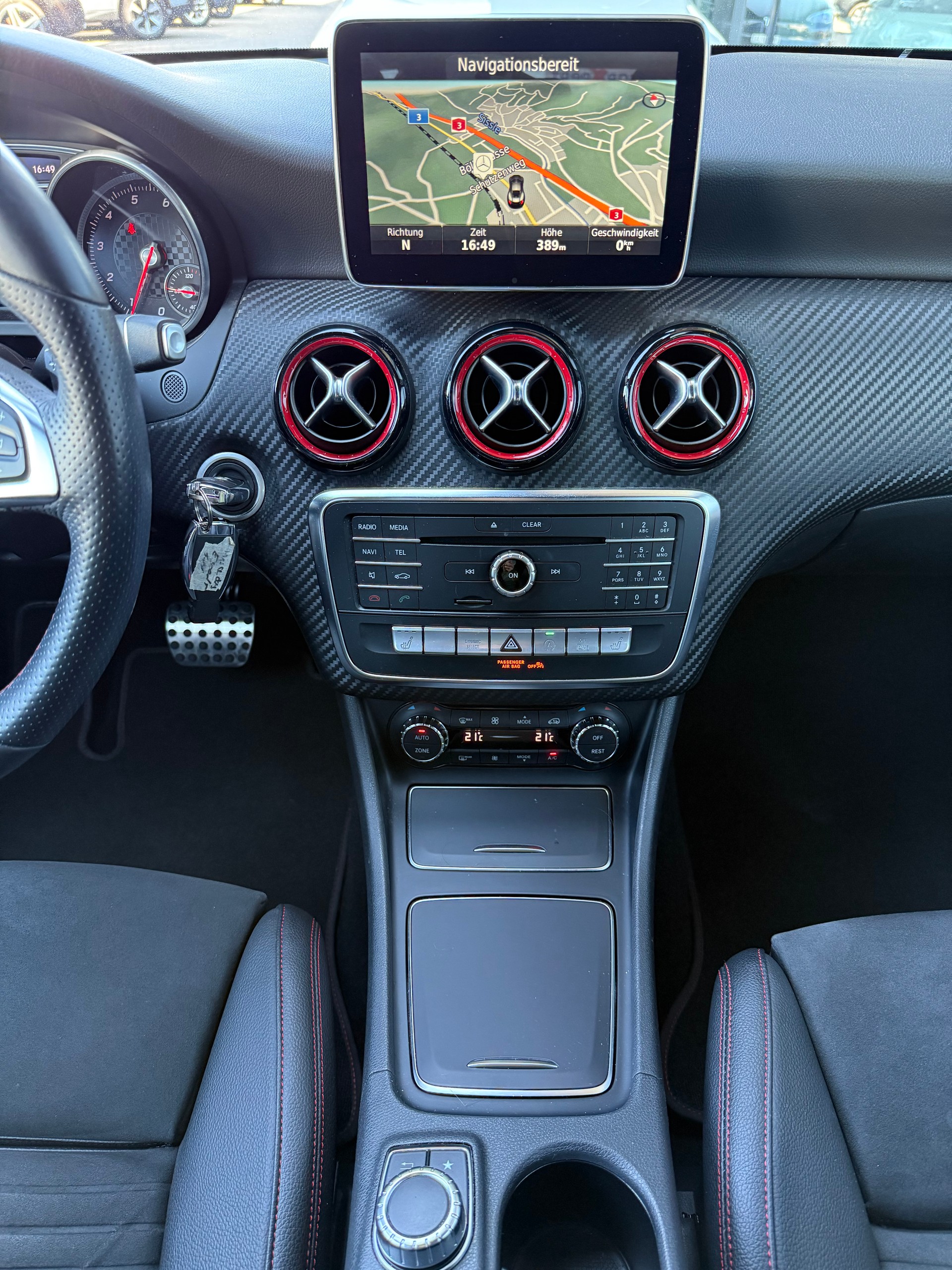 MERCEDES-BENZ A 250 Sport-image-16