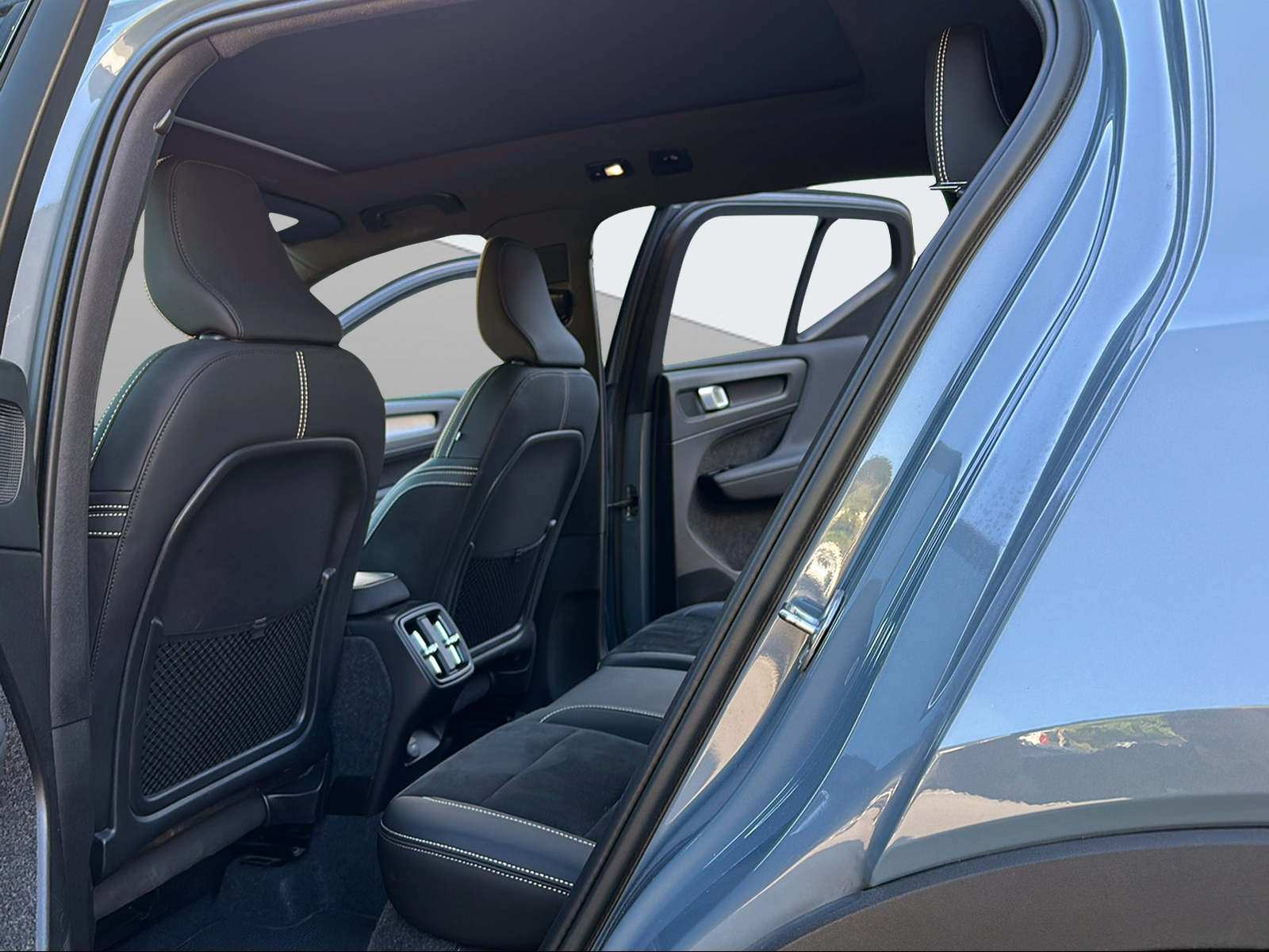 VOLVO XC40 2.0 B4 MH Ultimate Dark AWD-image-11