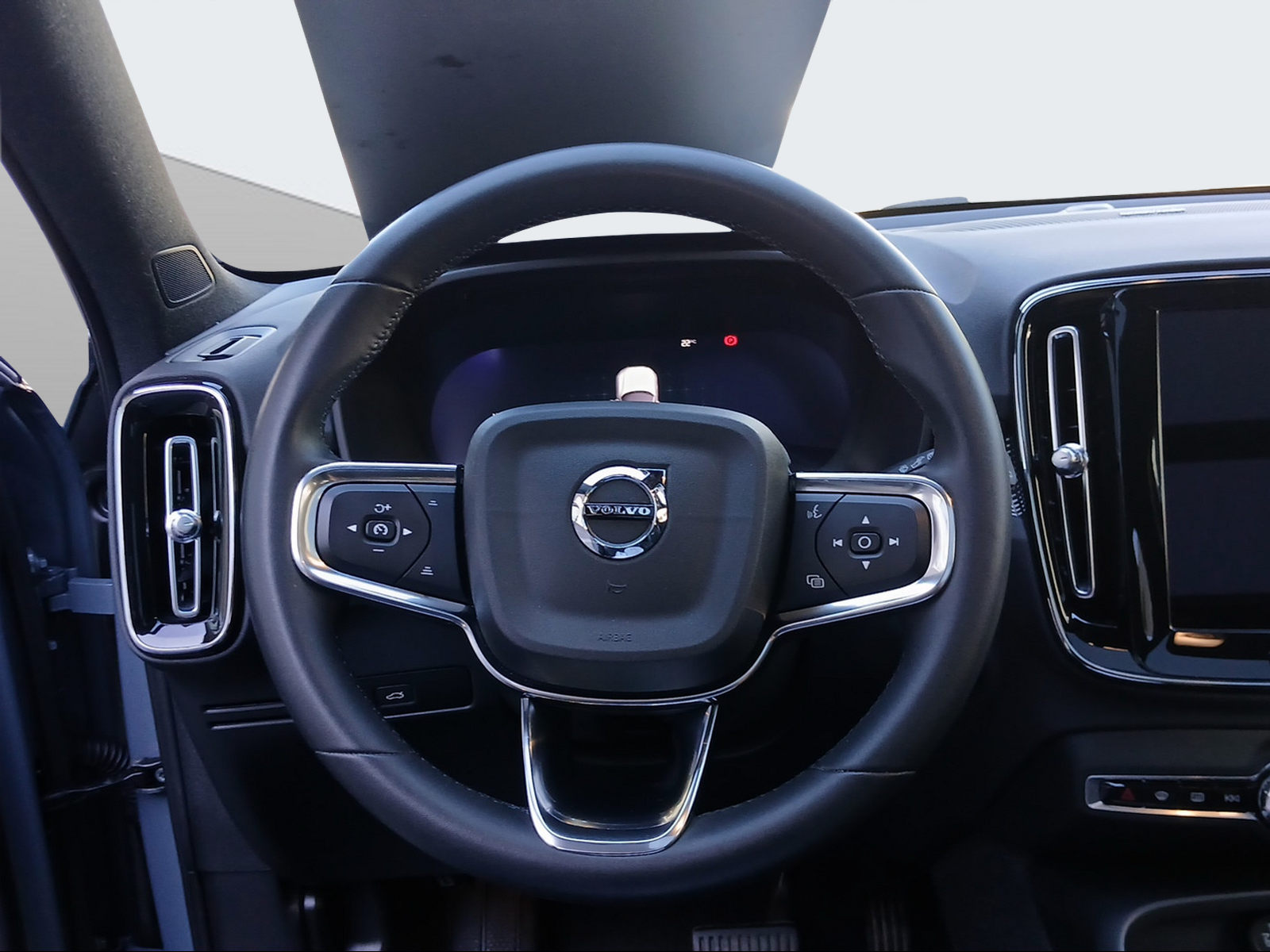 VOLVO XC40 2.0 B4 MH Ultimate Dark AWD-image-14