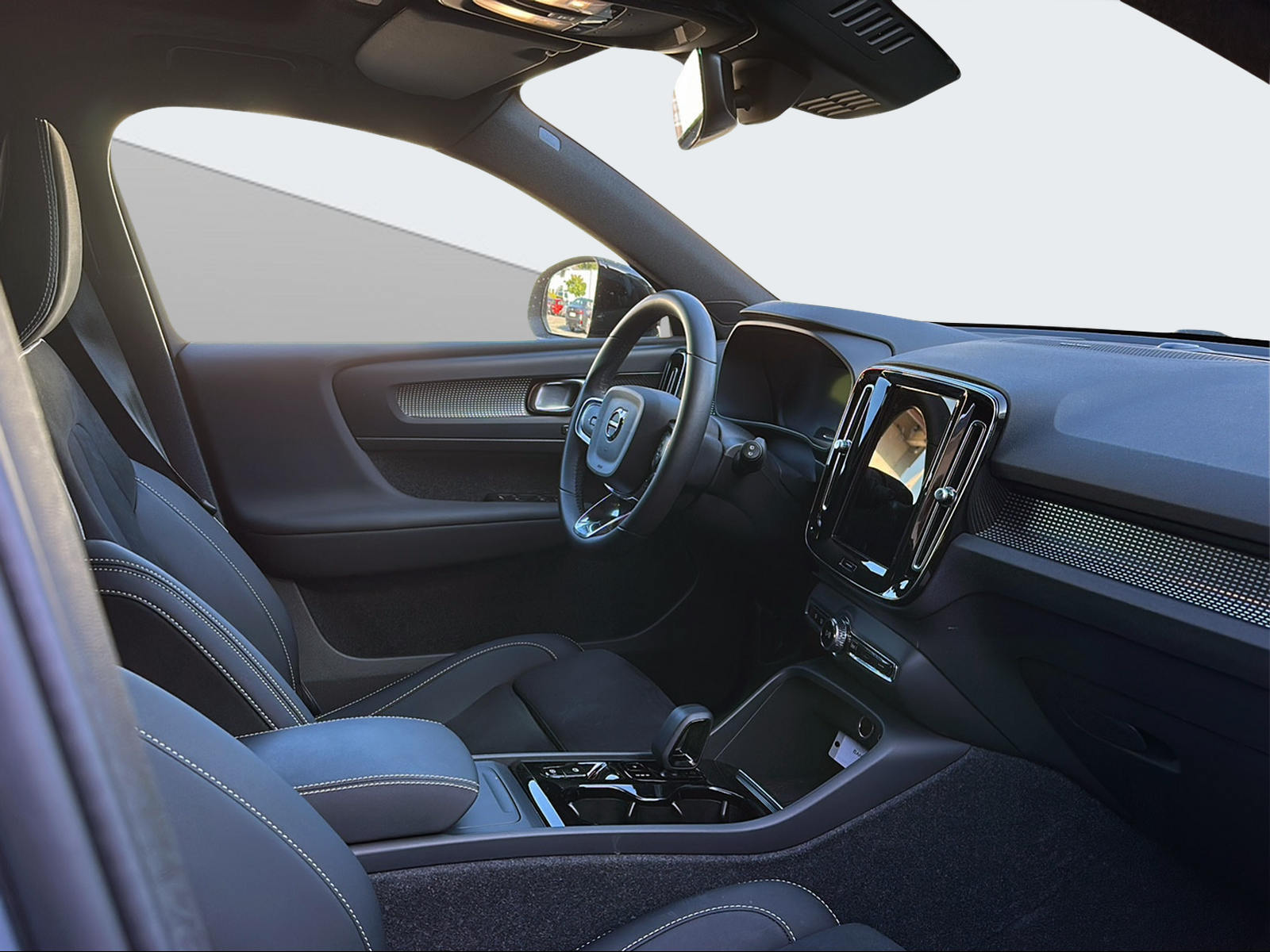 VOLVO XC40 2.0 B4 MH Ultimate Dark AWD-image-13
