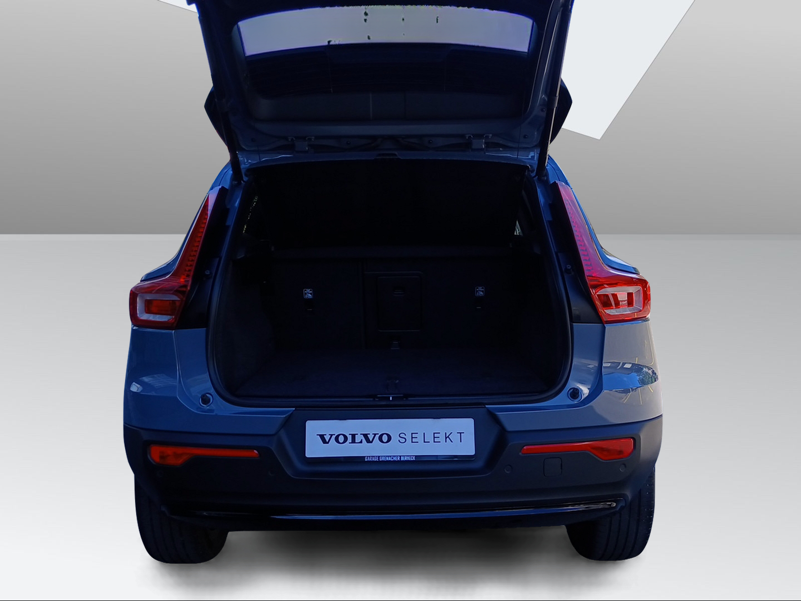 VOLVO XC40 2.0 B4 MH Ultimate Dark AWD-image-9