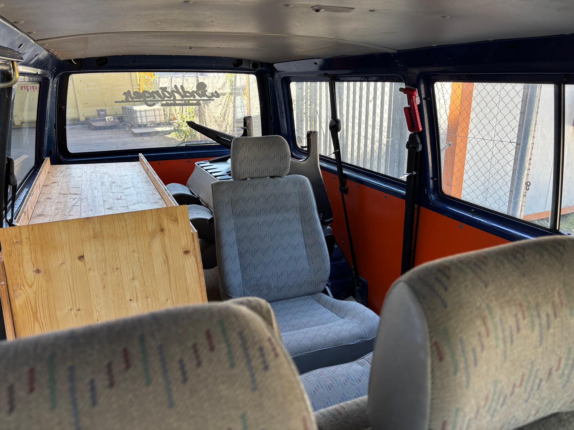 VW Bus verglasst mit 11 sitzen-image-10