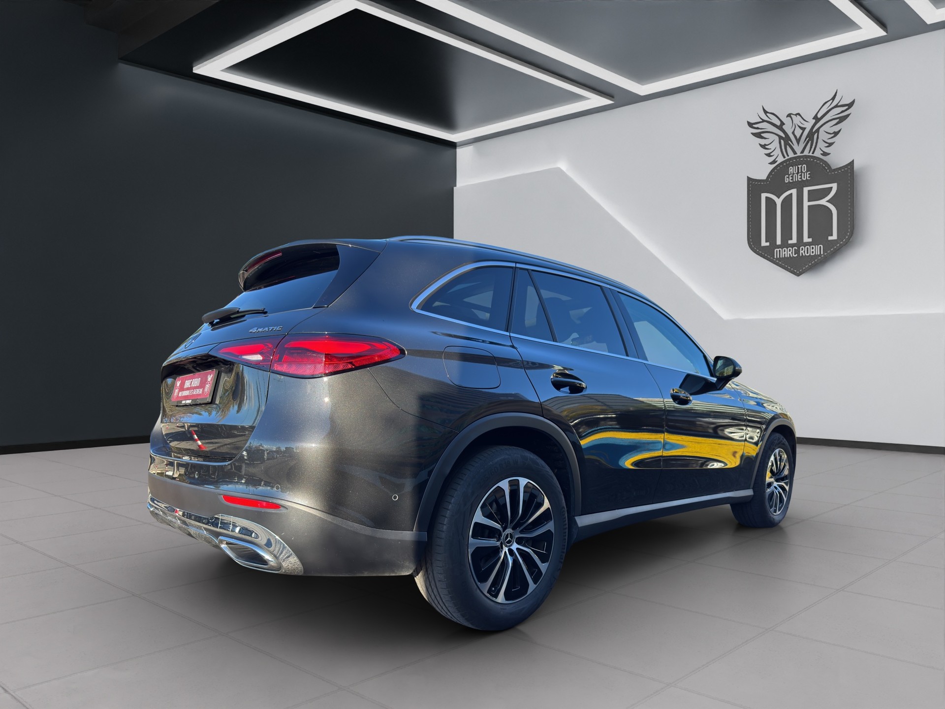 MERCEDES-BENZ GLC 200 4Matic 9G-Tronic-showroom-element-3
