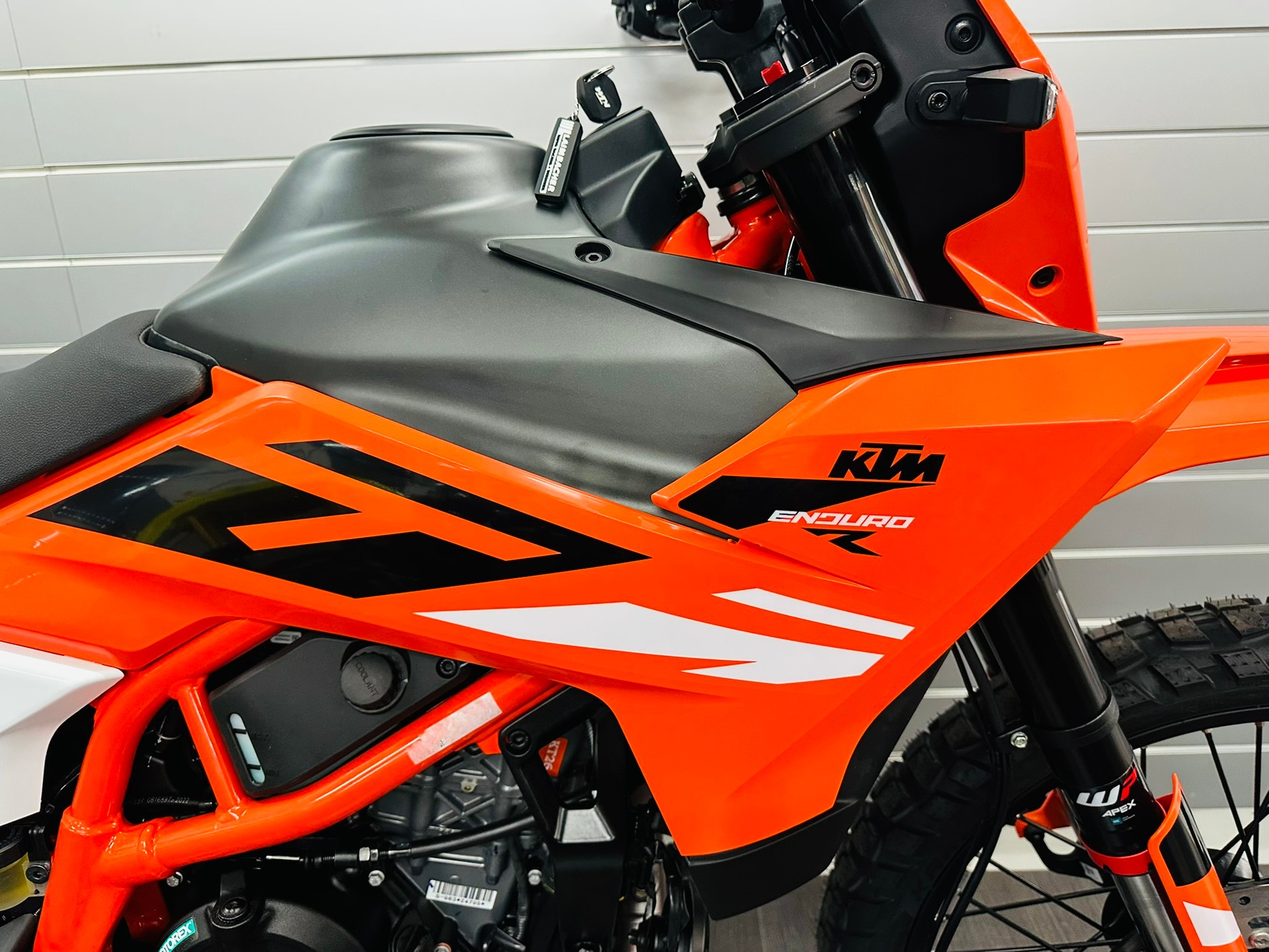 KTM 390 Enduro R-showroom-element-1