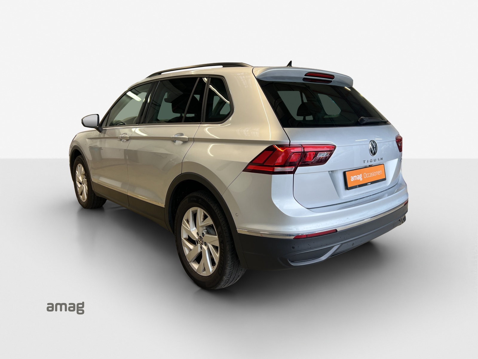 VW Tiguan 2.0TSI Life 4Motion DSG-image-2