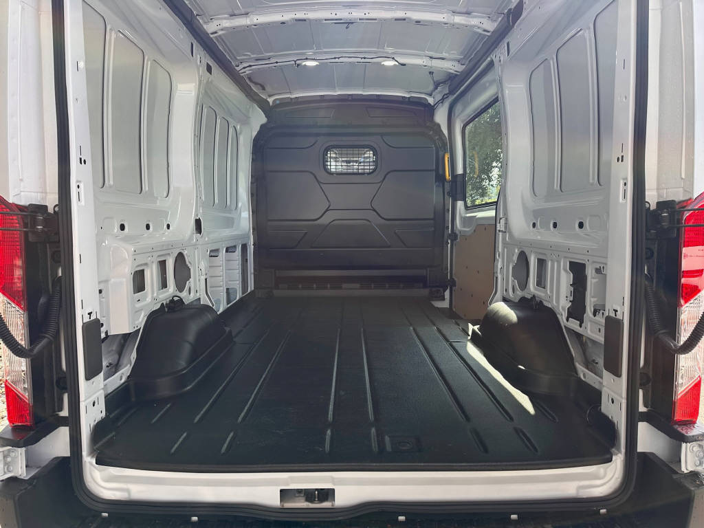 FORD E-Transit Van 350 L2 Trend RWD 68kWh-image-4
