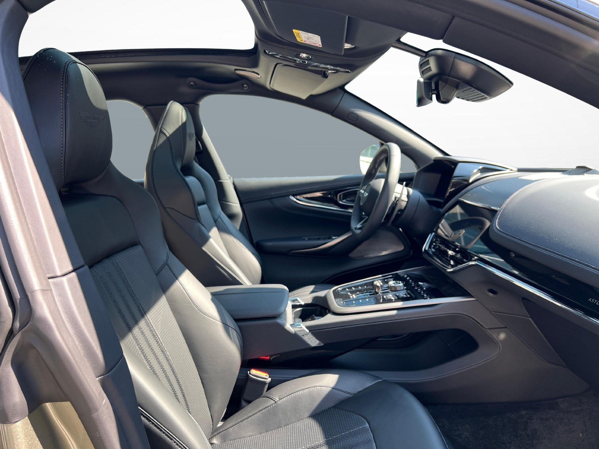 ASTON MARTIN DBX 707 4.0 V8 Bi-Turbo-image-9