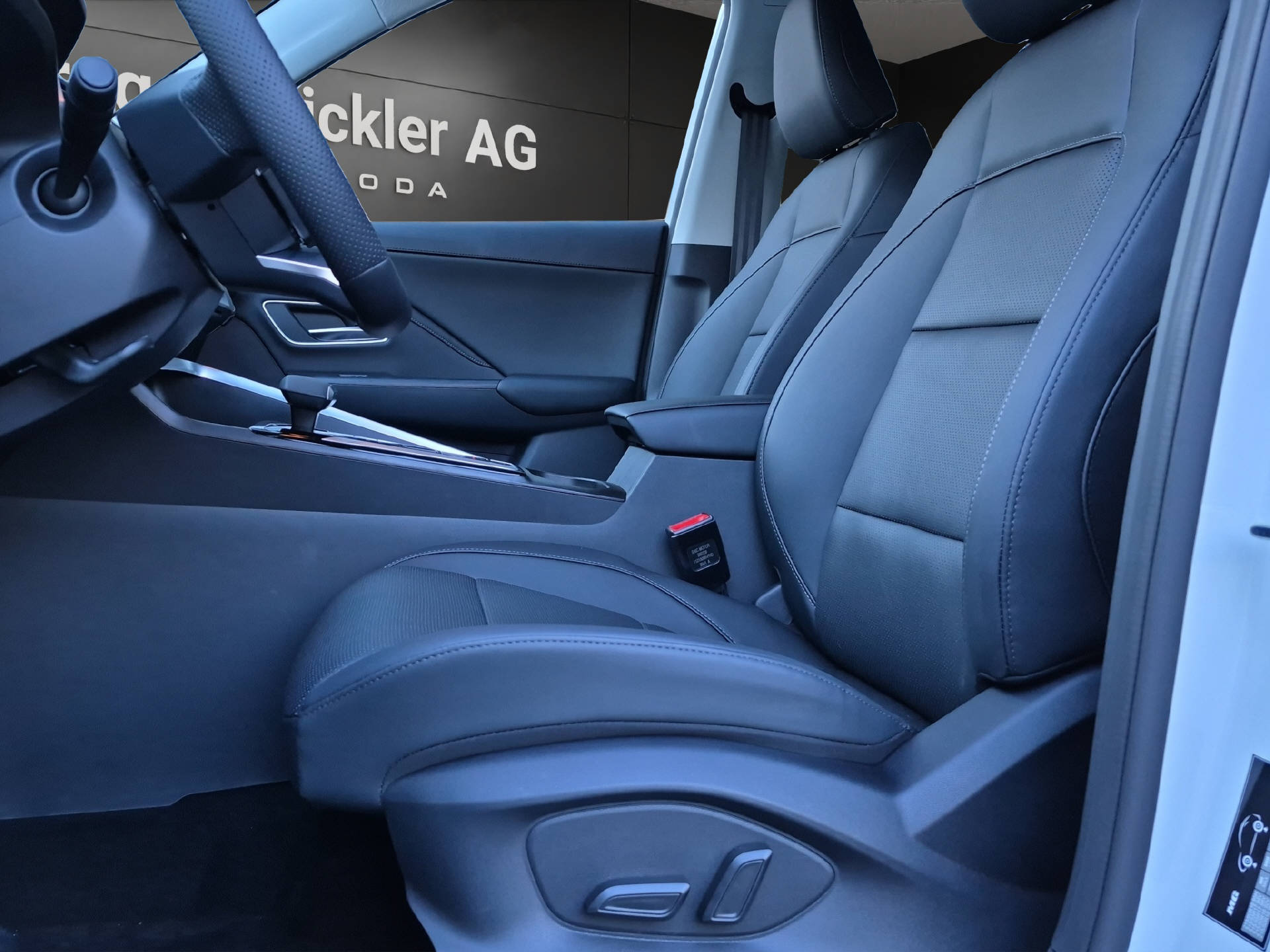 MG ZS 1.5 Hybrid+ Luxury-image-9