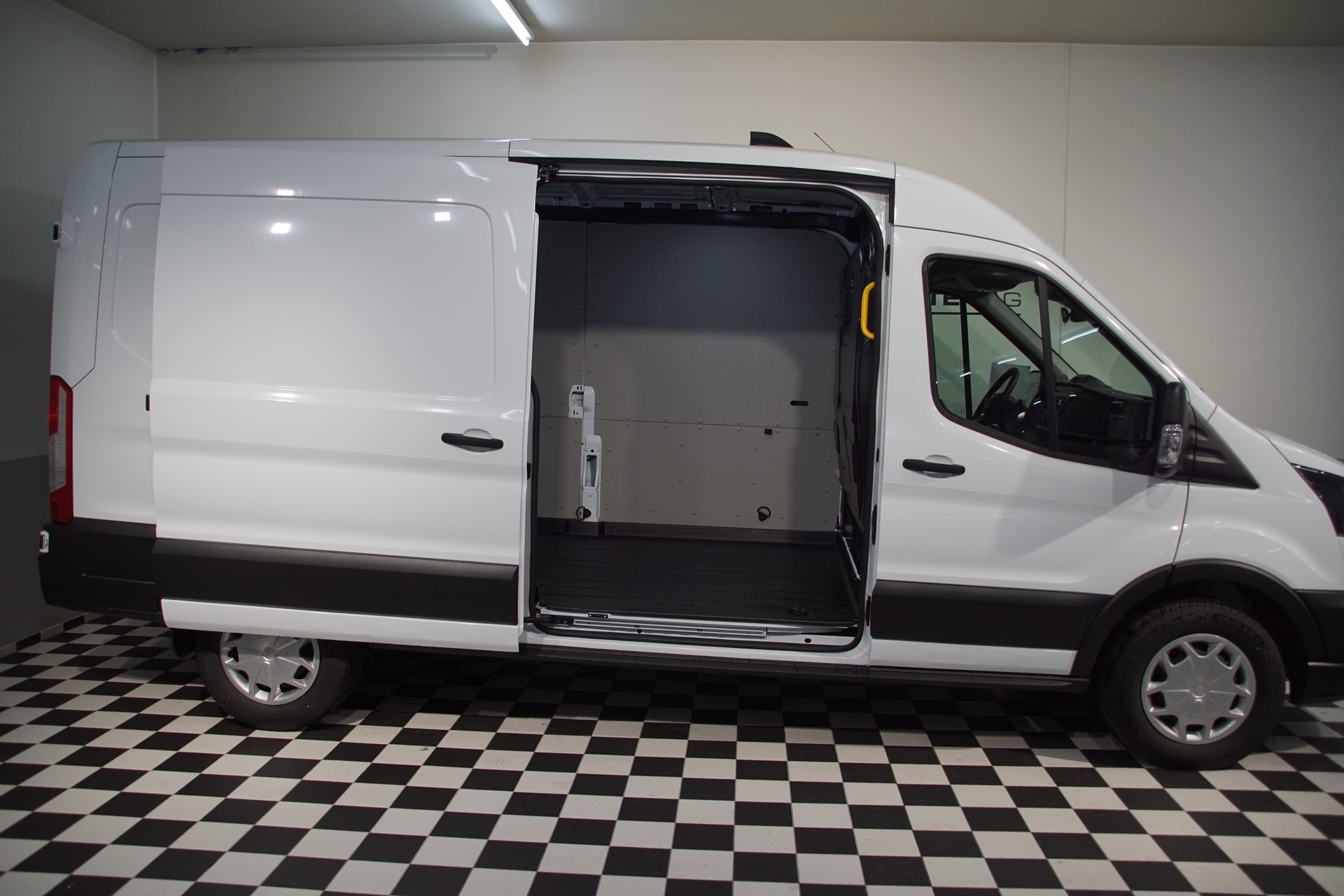 FORD Transit Van 350 L3 Trend 2.0 TDCi 130 FWD A-showroom-element-1