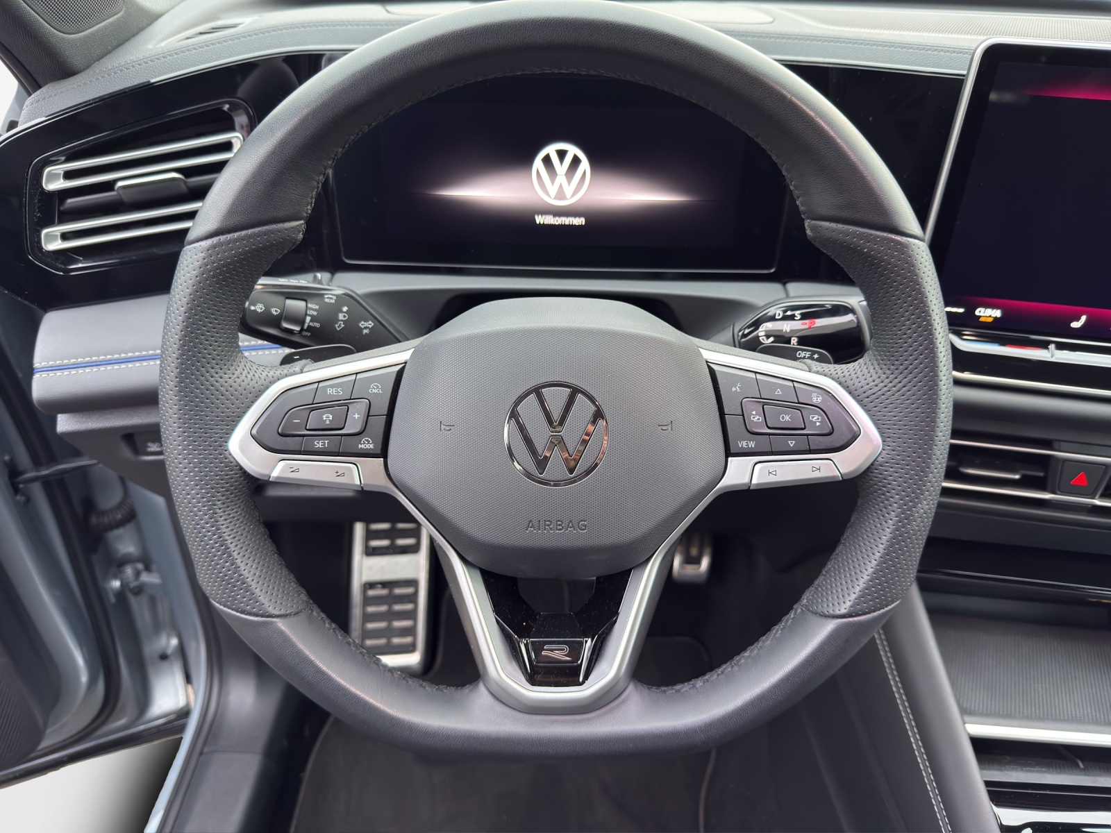 VW Tiguan 2.0 TDI SCR R-Line 4Motion DSG-image-9