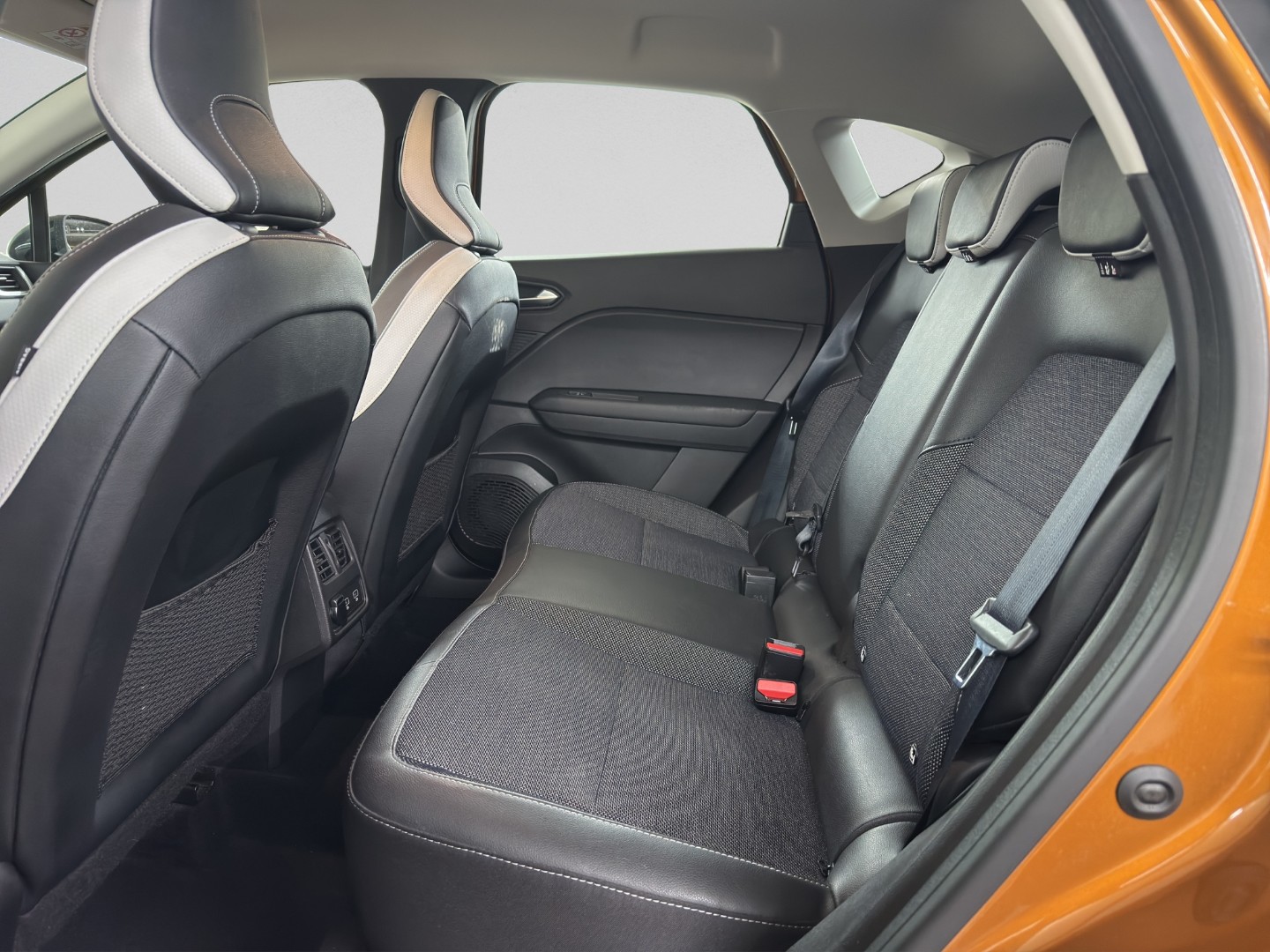 RENAULT Captur 1.6 E-Tech 145 Intens DHT-image-10