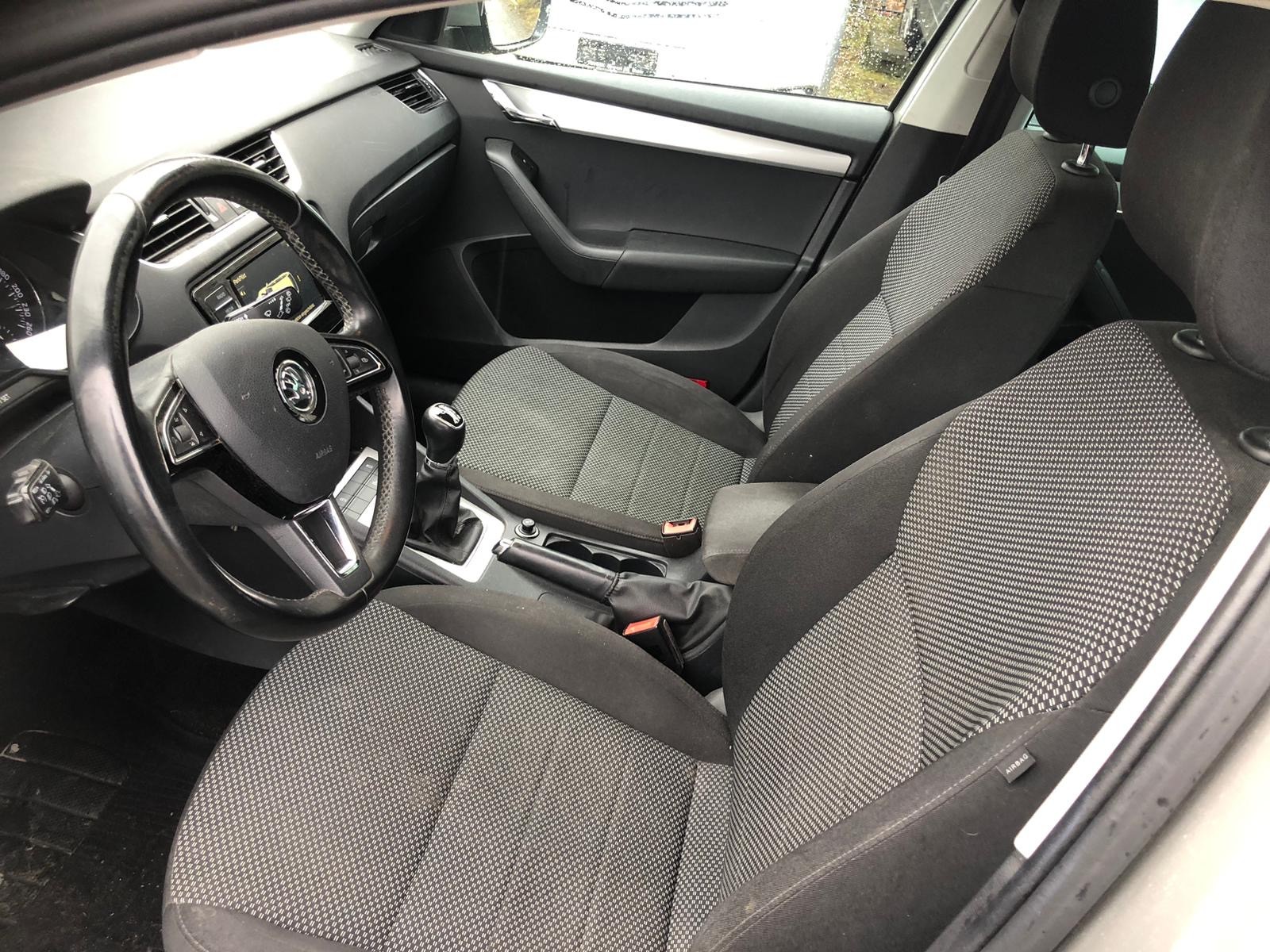 SKODA Octavia Combi 2.0 TDI Fresh 4x4-image-13