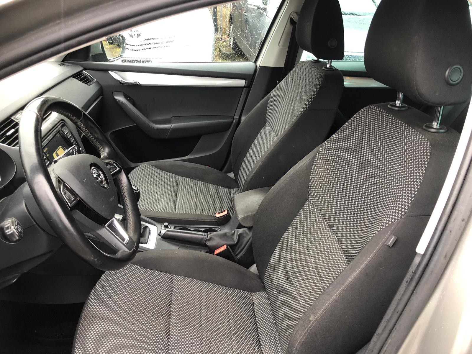 SKODA Octavia Combi 2.0 TDI Fresh 4x4-image-11