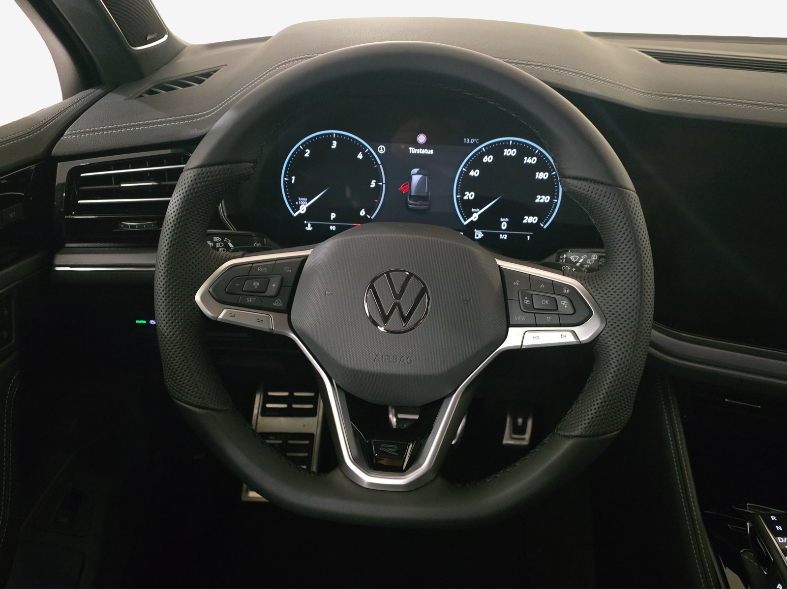 VW Touareg 3.0 TDI R-Line Tiptronic-image-9