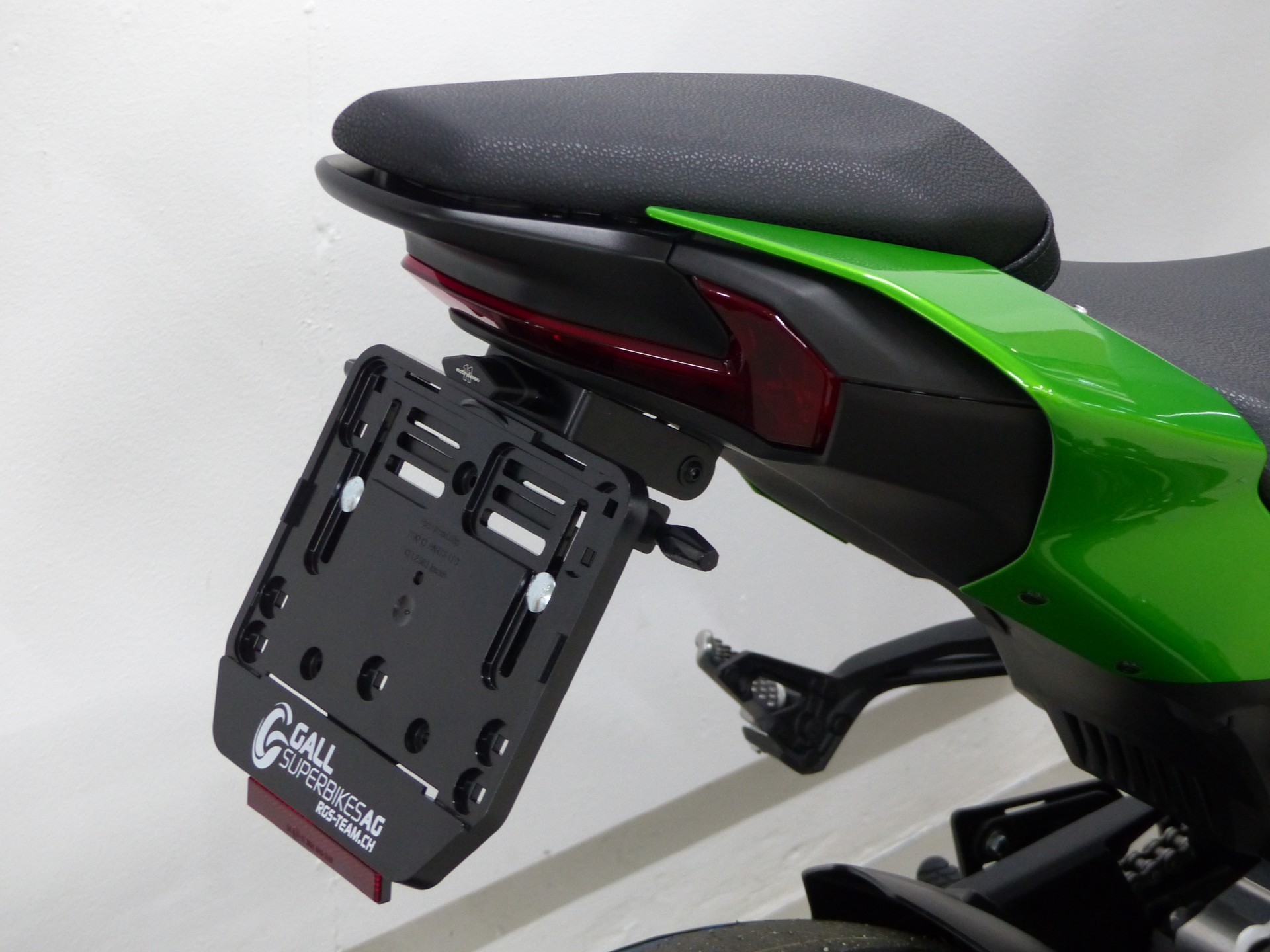 KAWASAKI Z 900 ABS 35kW MY26 mit Zubehör-showroom-element-2