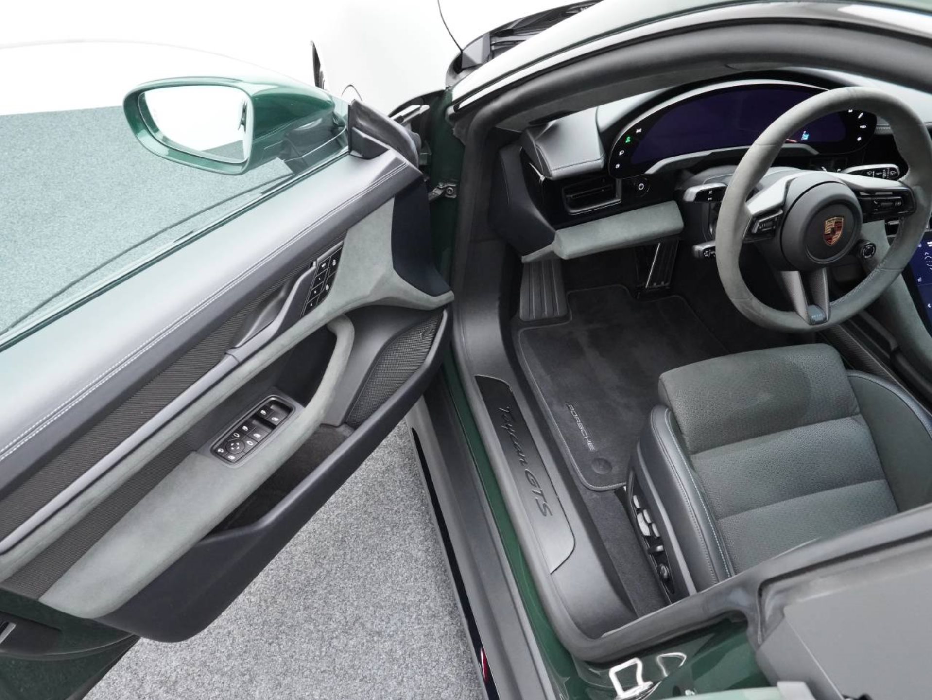 PORSCHE Taycan GTS Sport Turismo-image-3