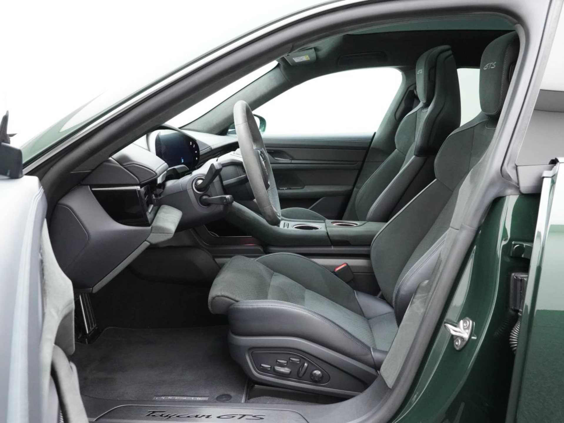 PORSCHE Taycan GTS Sport Turismo-image-4