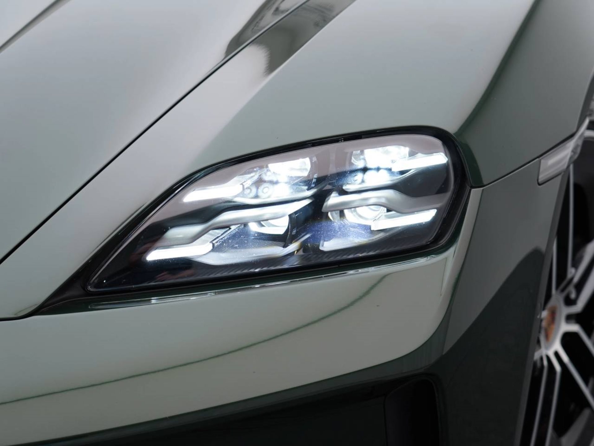 PORSCHE Taycan GTS Sport Turismo-image-11