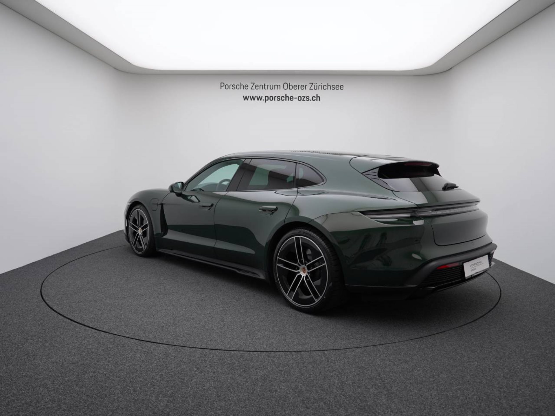 PORSCHE Taycan GTS Sport Turismo-image-2