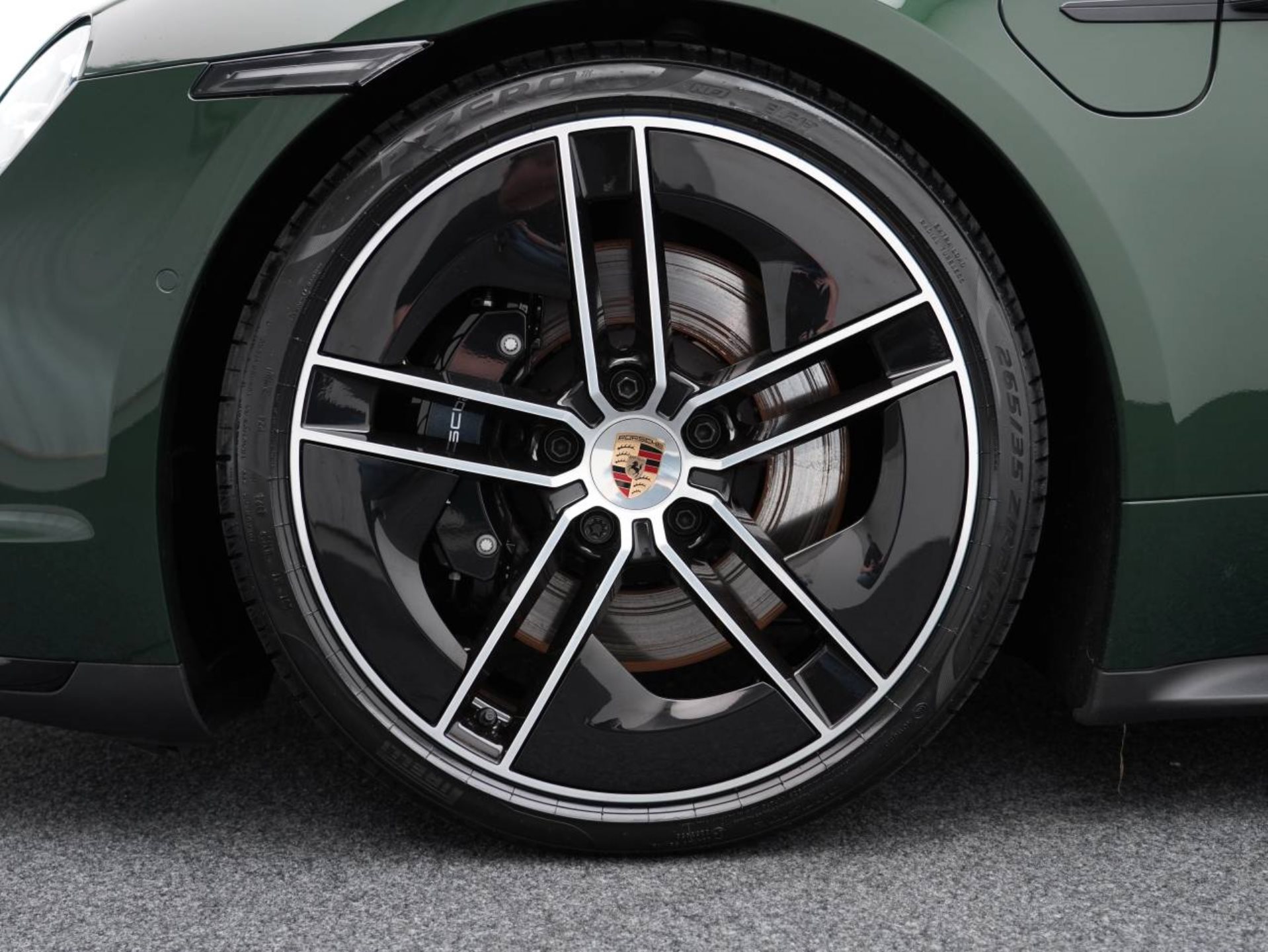 PORSCHE Taycan GTS Sport Turismo-image-10