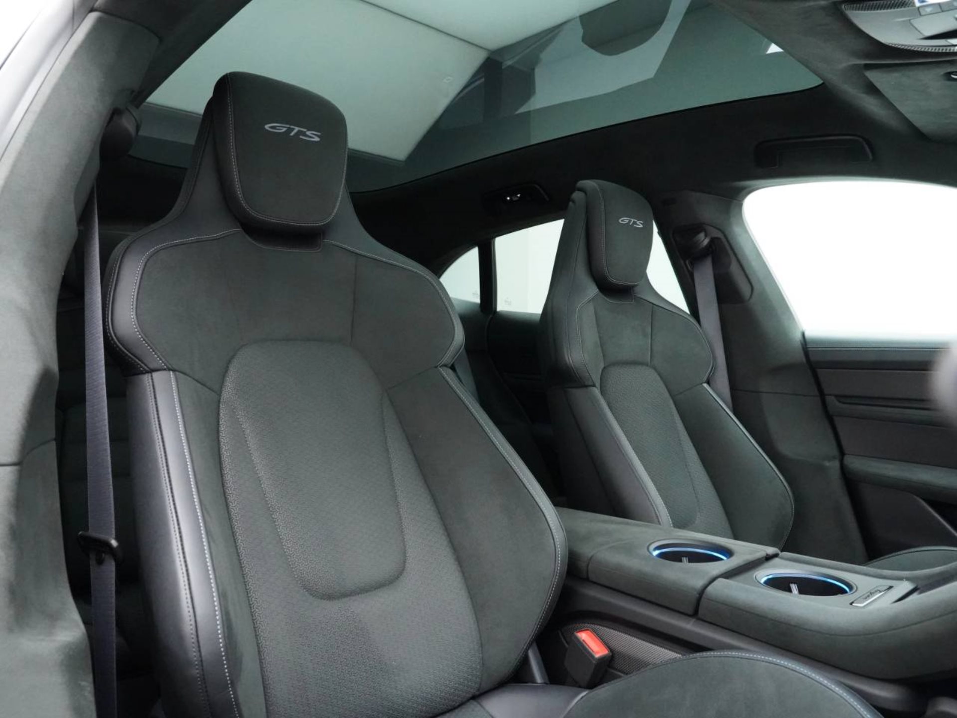 PORSCHE Taycan GTS Sport Turismo-image-26