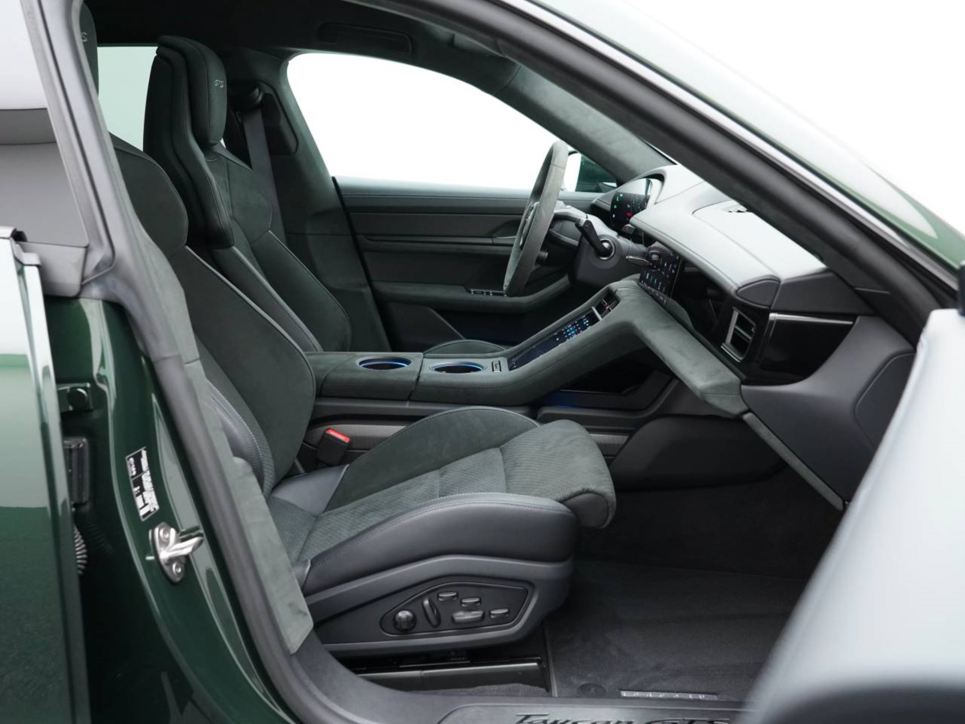 PORSCHE Taycan GTS Sport Turismo-image-25