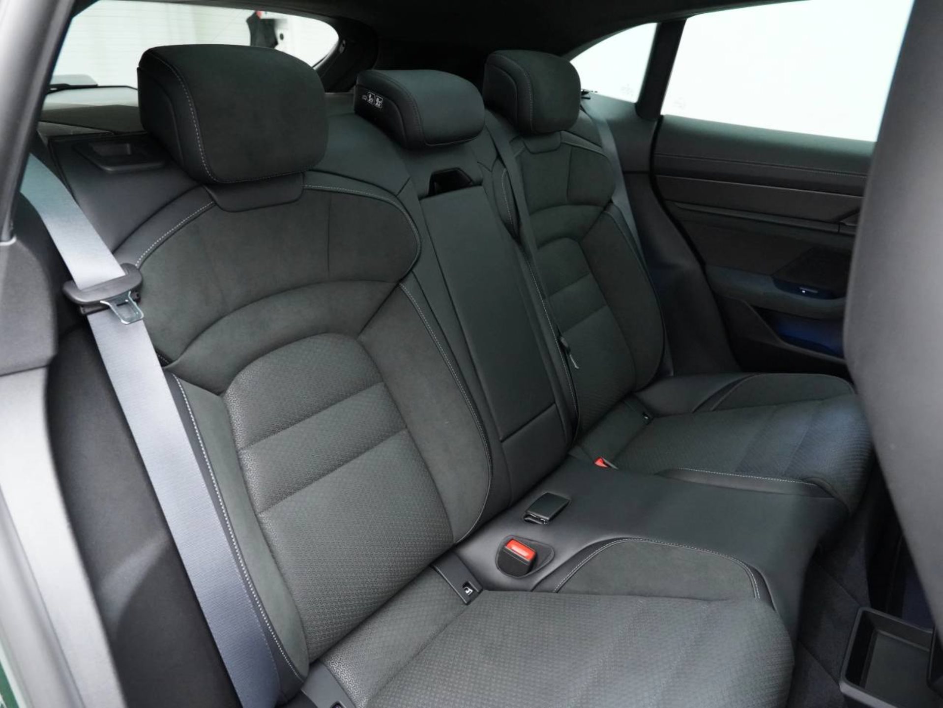 PORSCHE Taycan GTS Sport Turismo-image-30