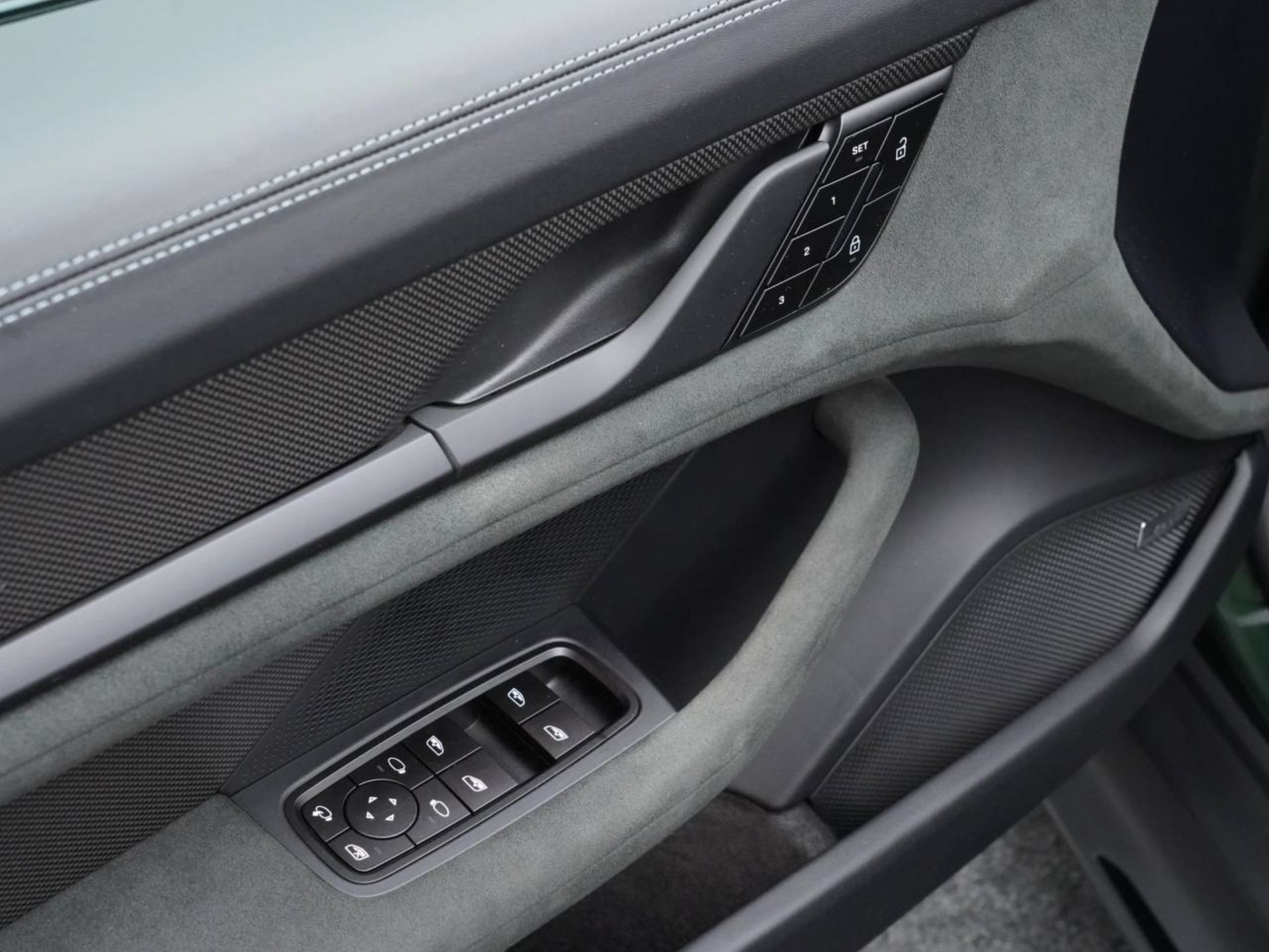 PORSCHE Taycan GTS Sport Turismo-image-21