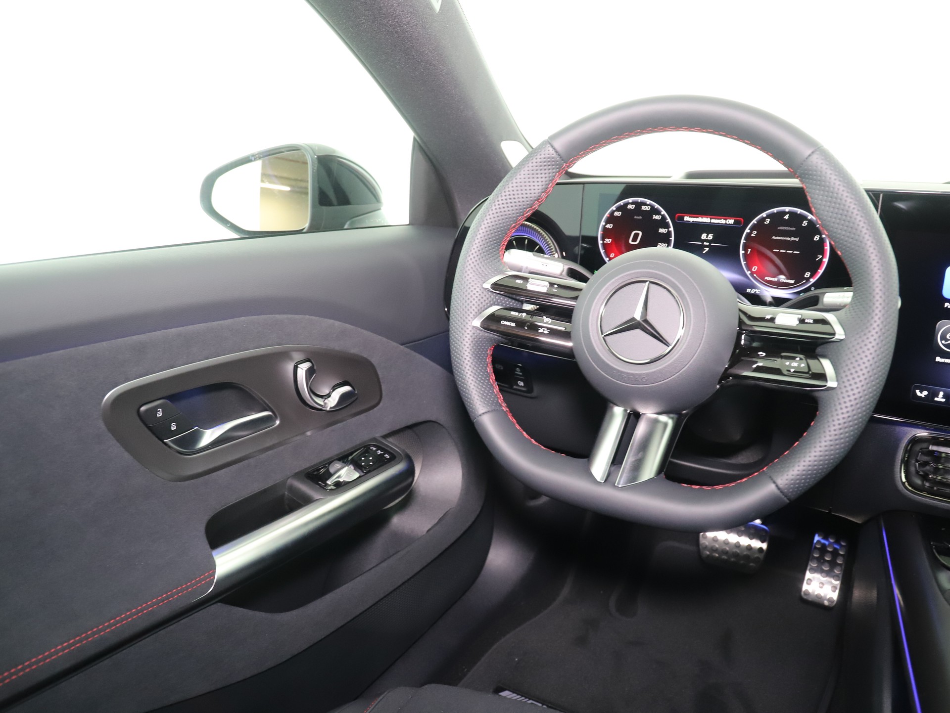 MERCEDES-BENZ CLA 200 8G-DCT 4Matic-image-14