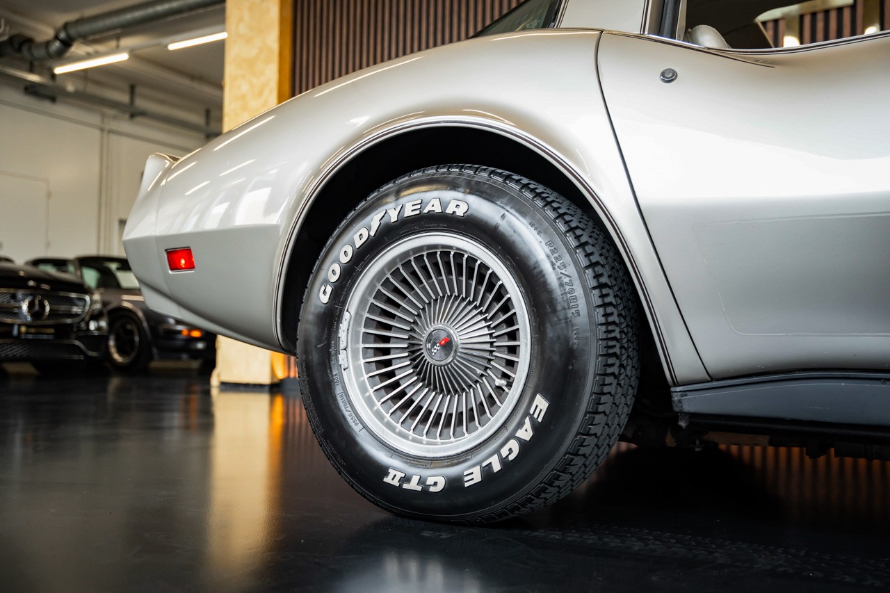 CHEVROLET CORVETTE C3 Collector Edition-image-12