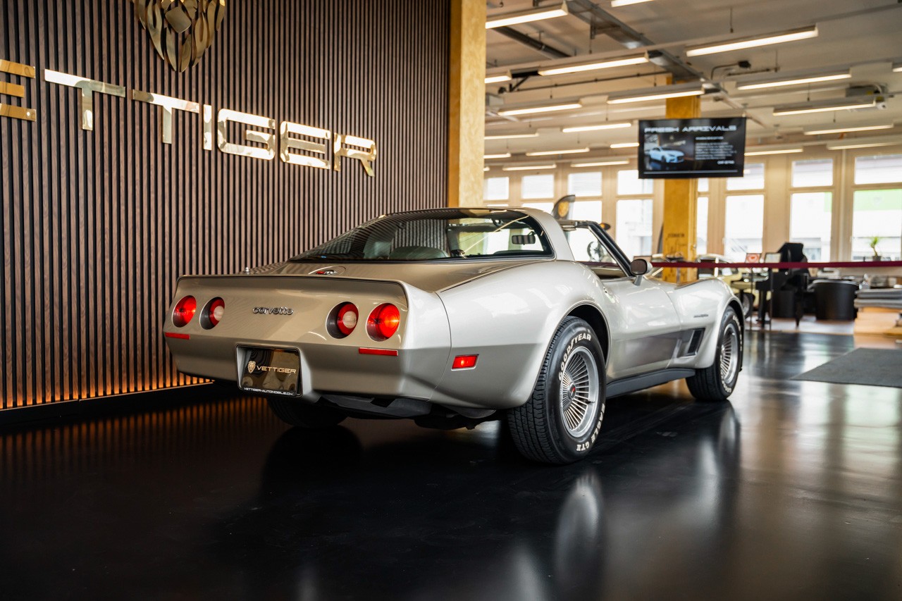 CHEVROLET CORVETTE C3 Collector Edition-image-6