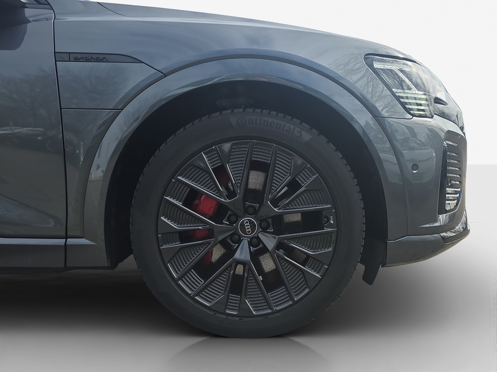 AUDI Q8 50 e-tron Black Edition quattro-image-16