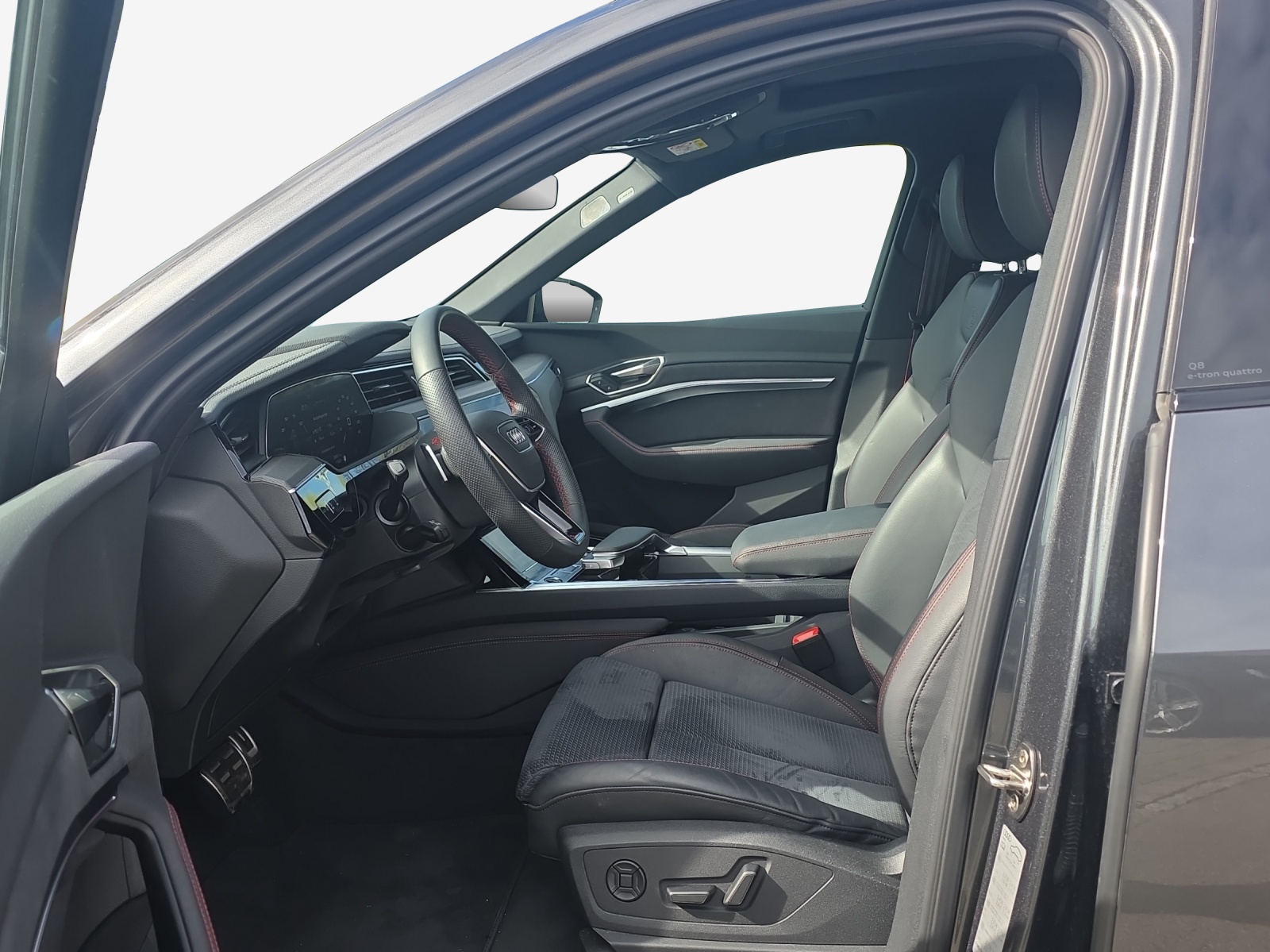 AUDI Q8 50 e-tron Black Edition quattro-image-8