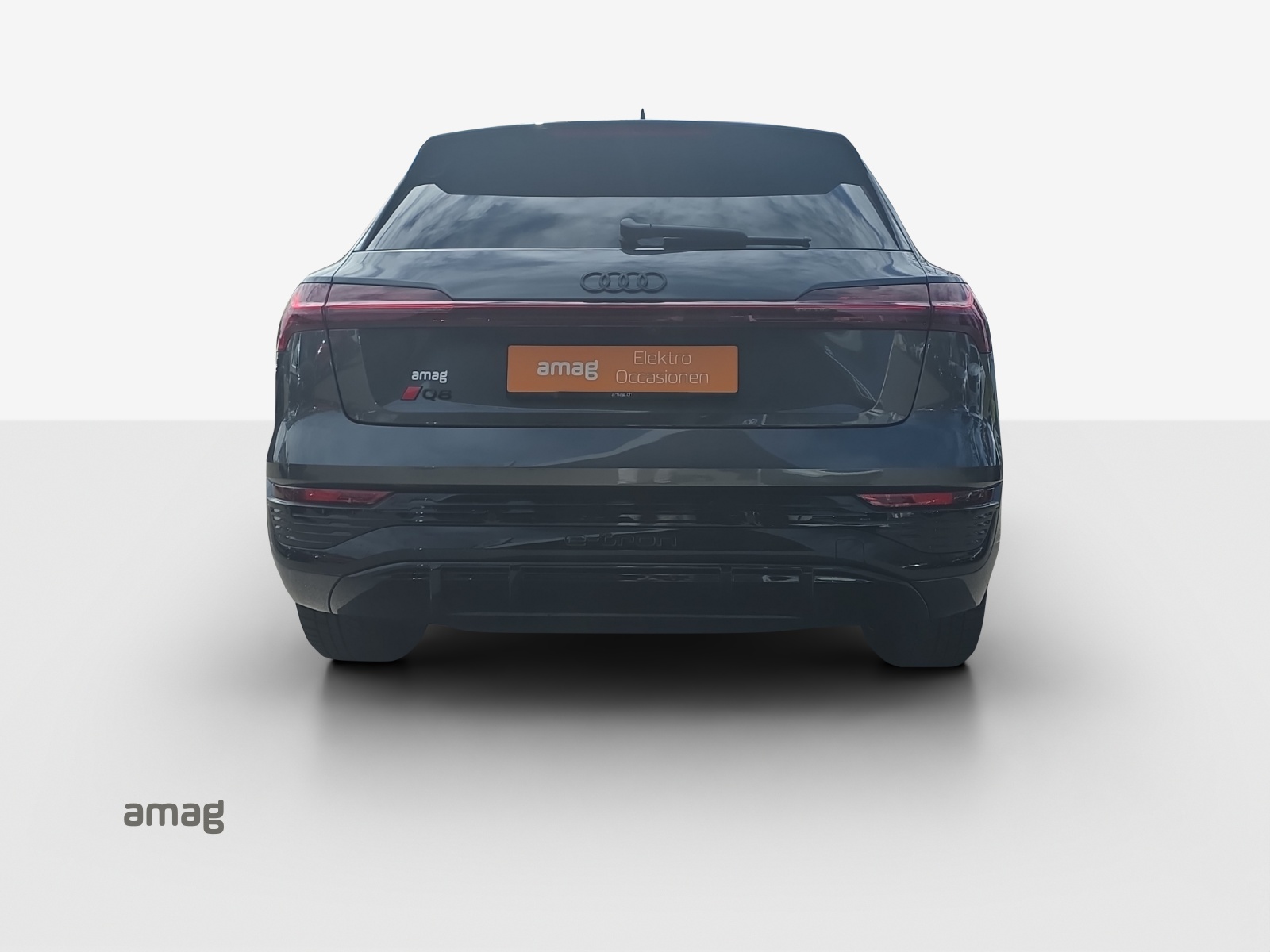 AUDI Q8 50 e-tron Black Edition quattro-image-4