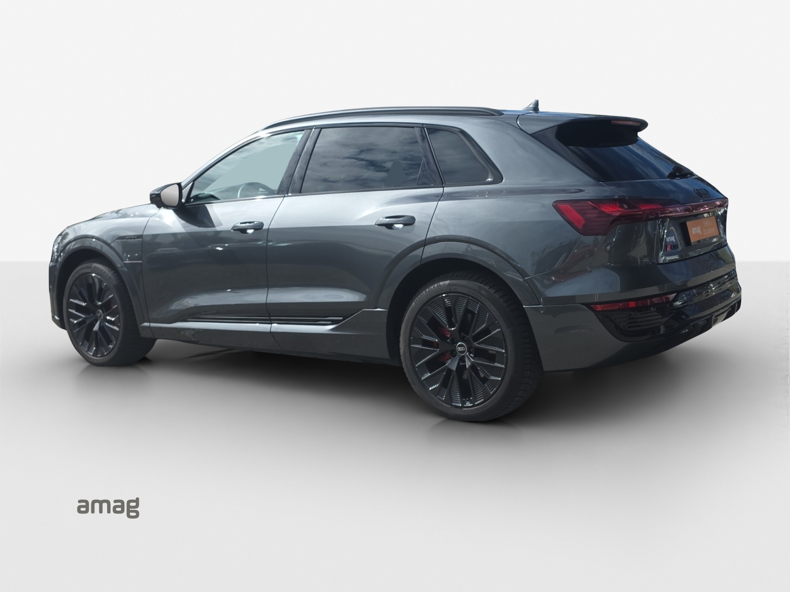 AUDI Q8 50 e-tron Black Edition quattro-image-2