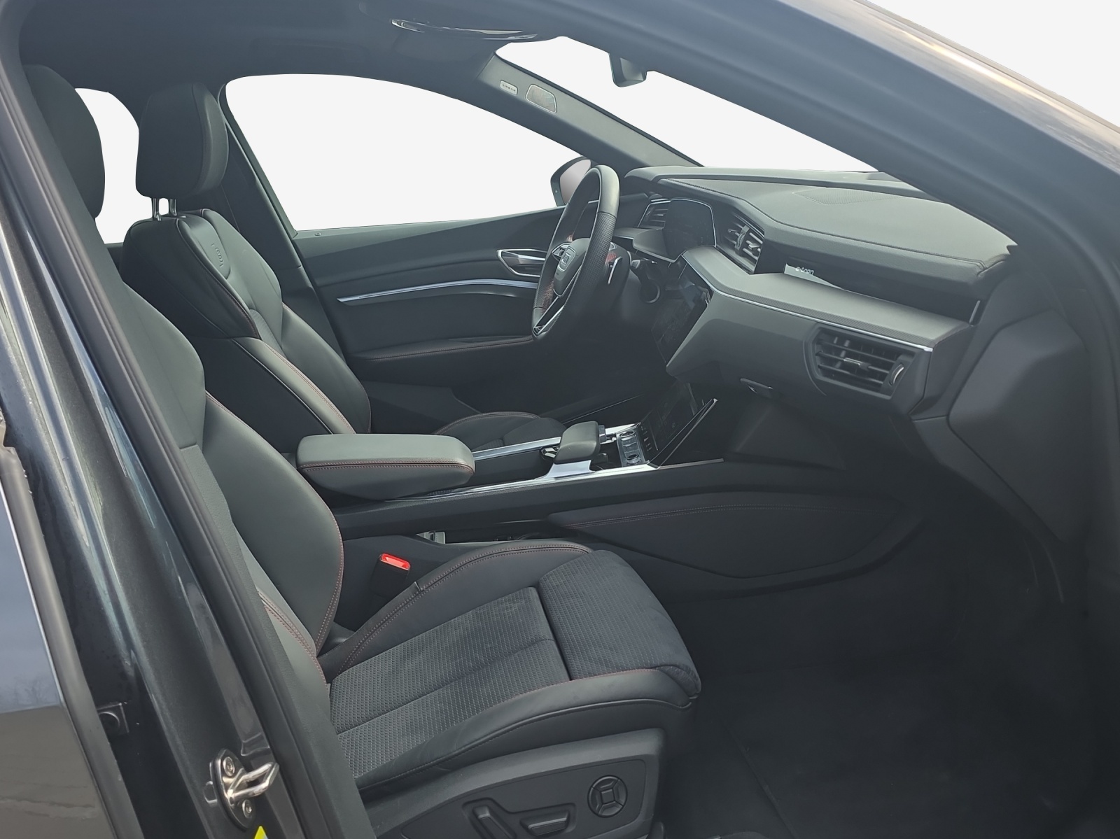 AUDI Q8 50 e-tron Black Edition quattro-image-15