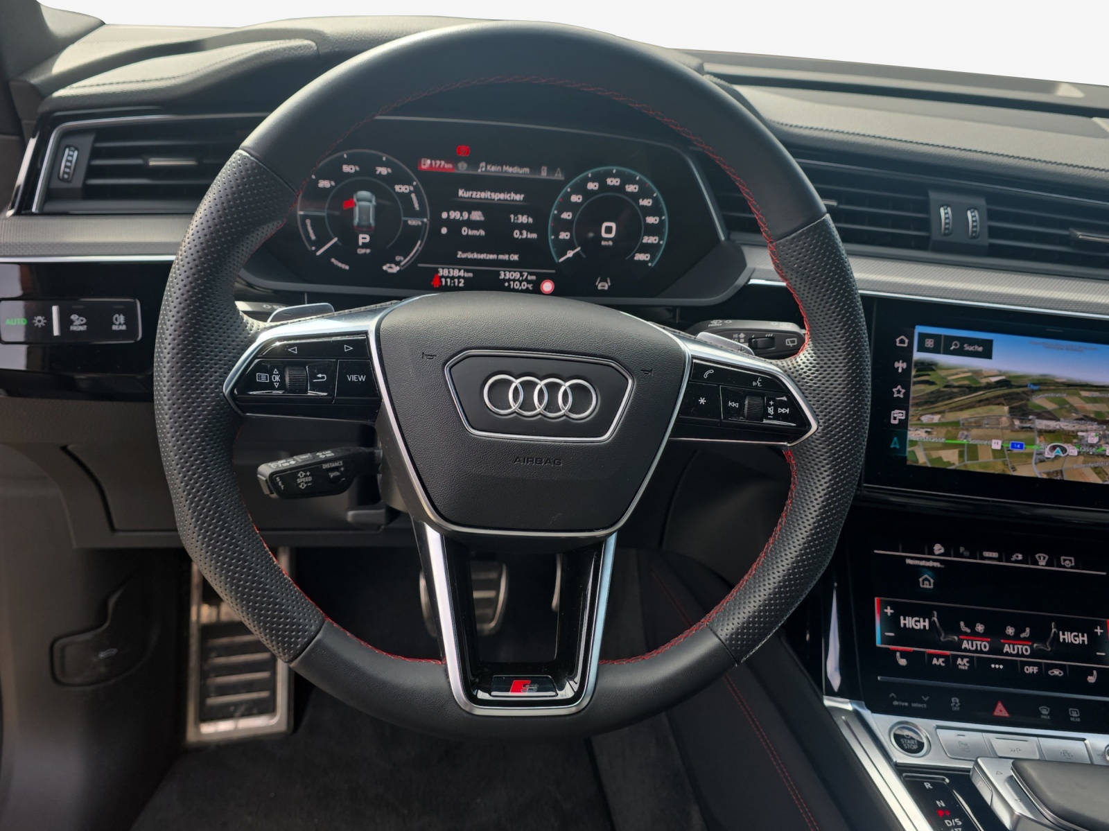 AUDI Q8 50 e-tron Black Edition quattro-image-10
