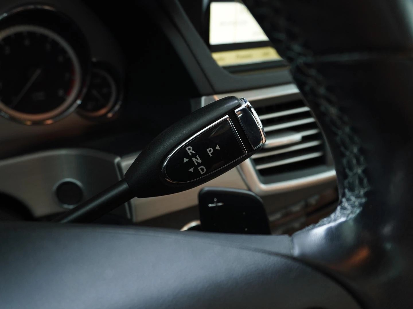 MERCEDES-BENZ E 350 Avantgarde 4Matic 7G-Tronic-image-8
