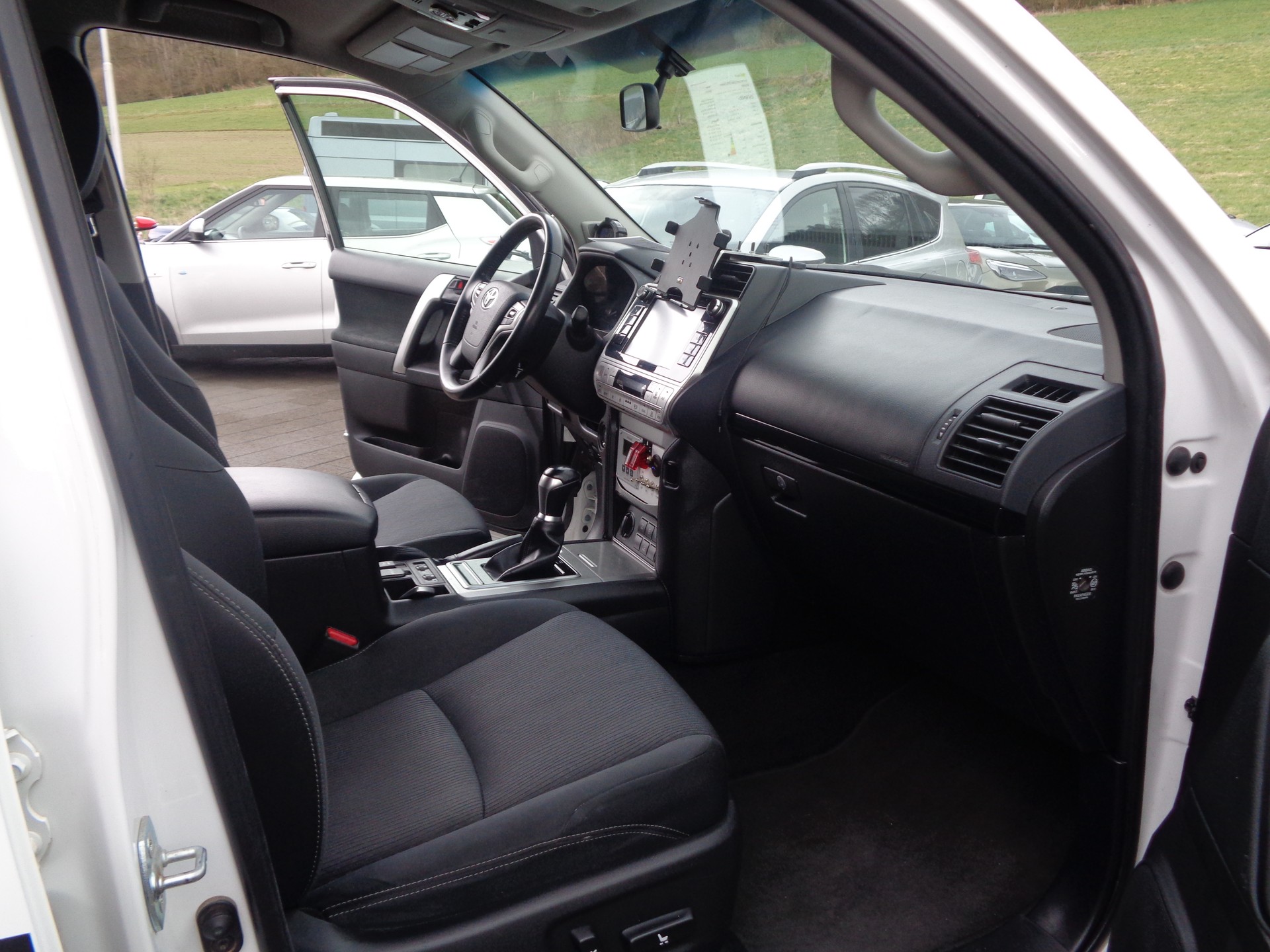 TOYOTA Land Cruiser 2.8TD Comfort Automatic-image-10