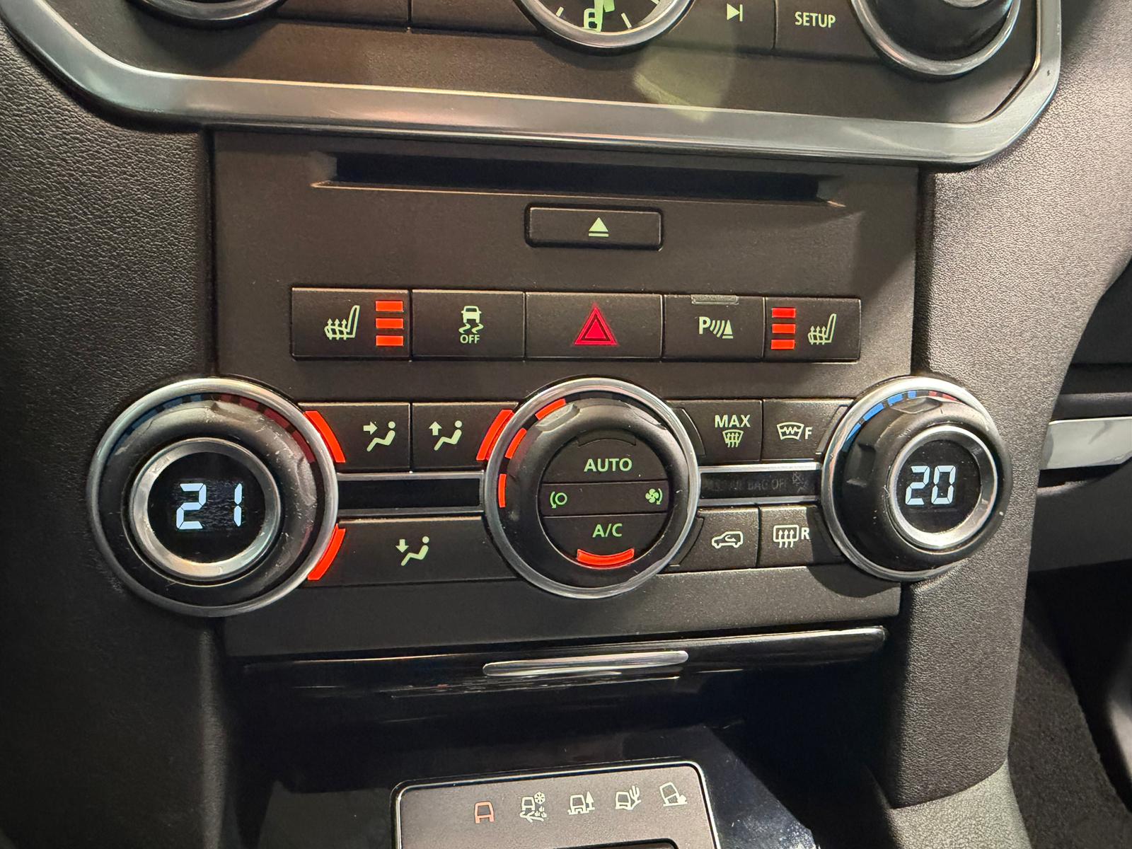 LAND ROVER Discovery 3.0 SDV6 HSE Automatic-image-27