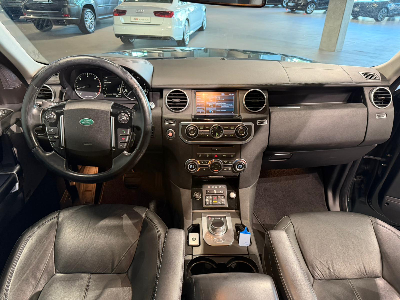 LAND ROVER Discovery 3.0 SDV6 HSE Automatic-image-23