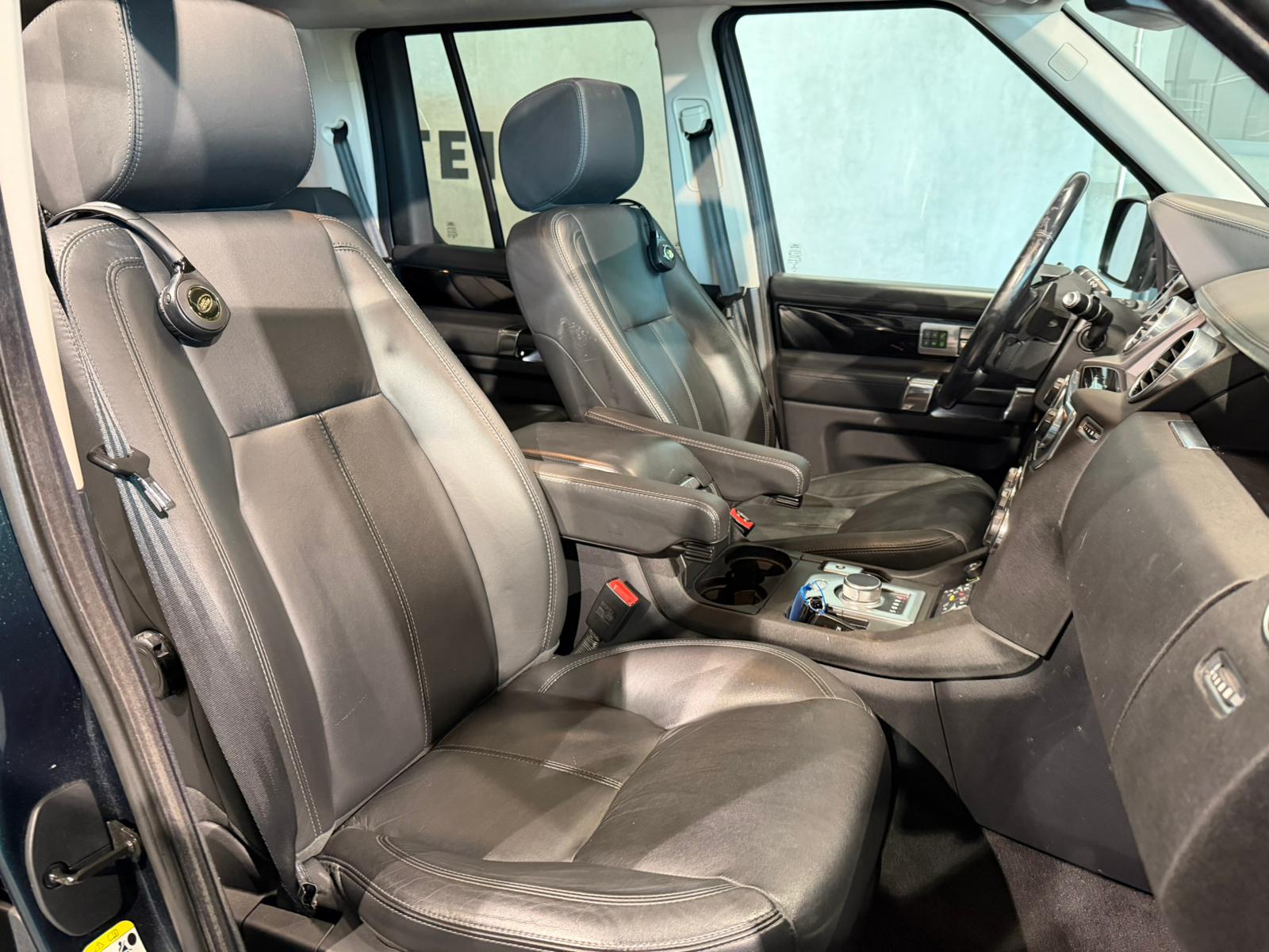 LAND ROVER Discovery 3.0 SDV6 HSE Automatic-image-16