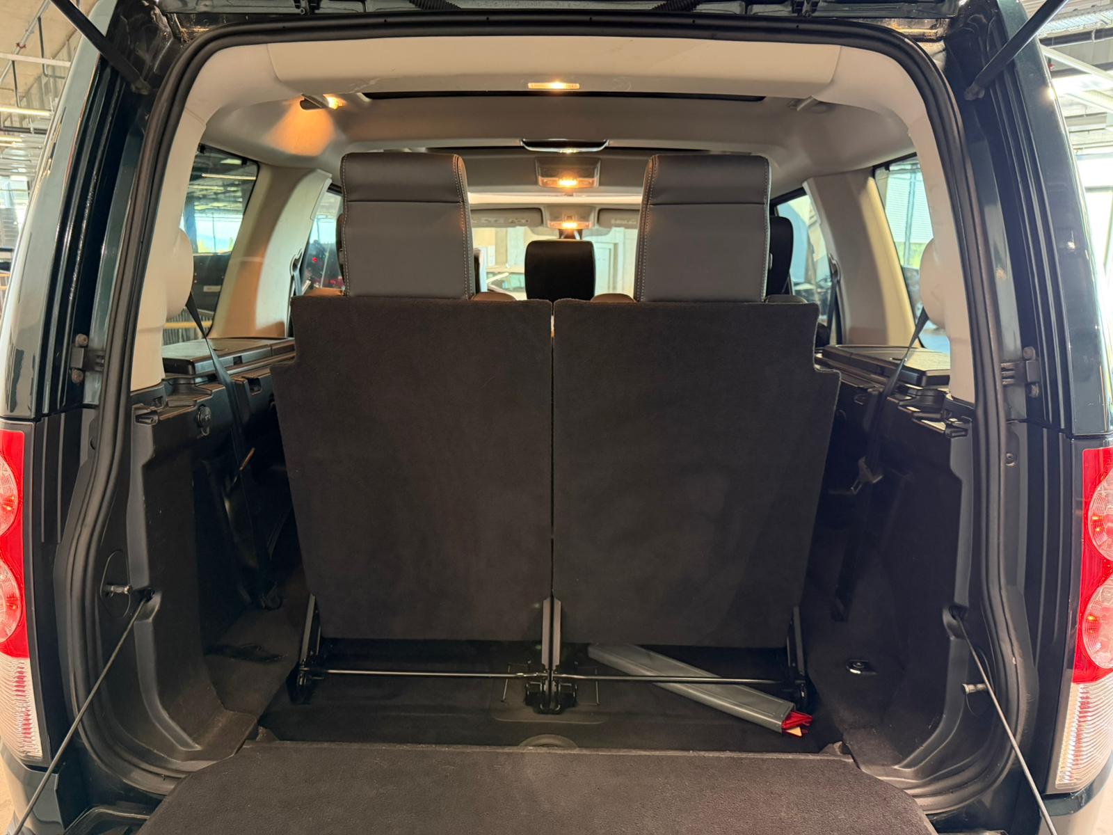 LAND ROVER Discovery 3.0 SDV6 HSE Automatic-image-12