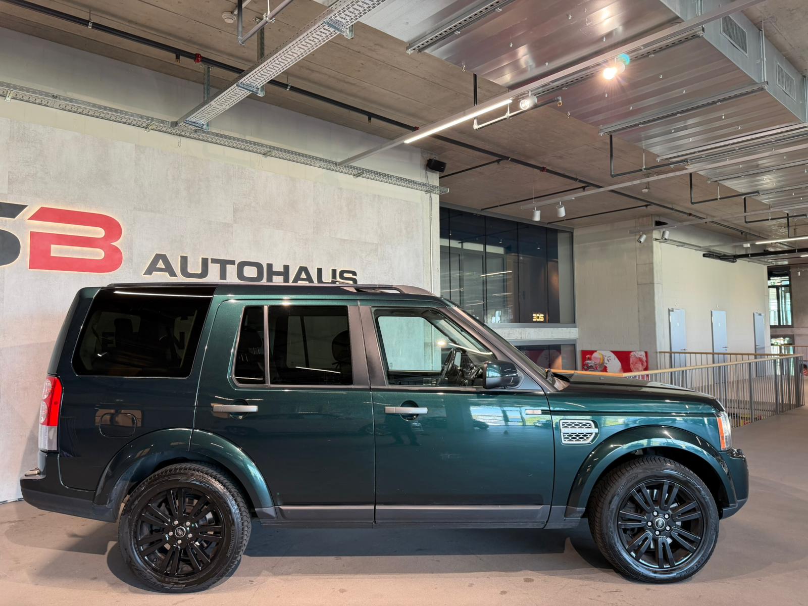 LAND ROVER Discovery 3.0 SDV6 HSE Automatic-image-5