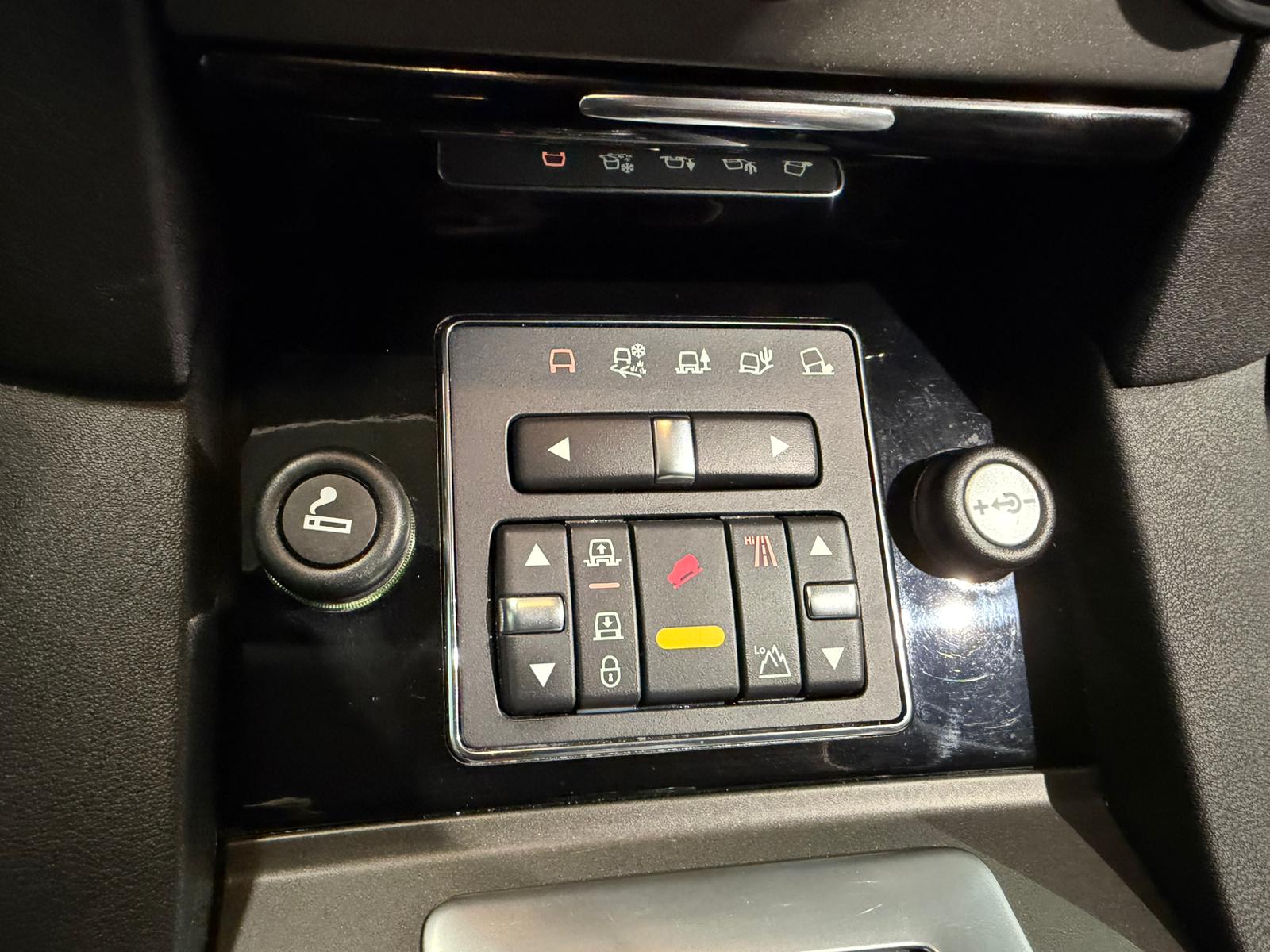 LAND ROVER Discovery 3.0 SDV6 HSE Automatic-image-24