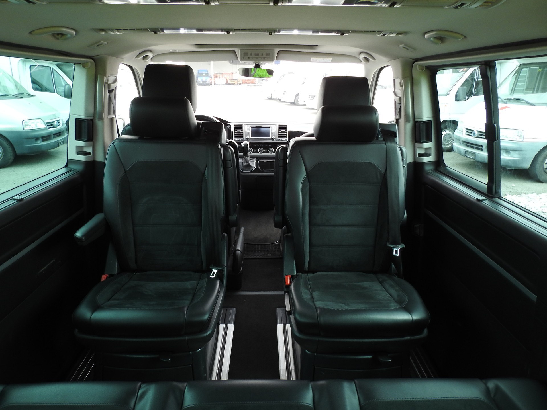 VW T6 Multivan 2.0 Bi-TDI Highline 4Motion DSG-image-24