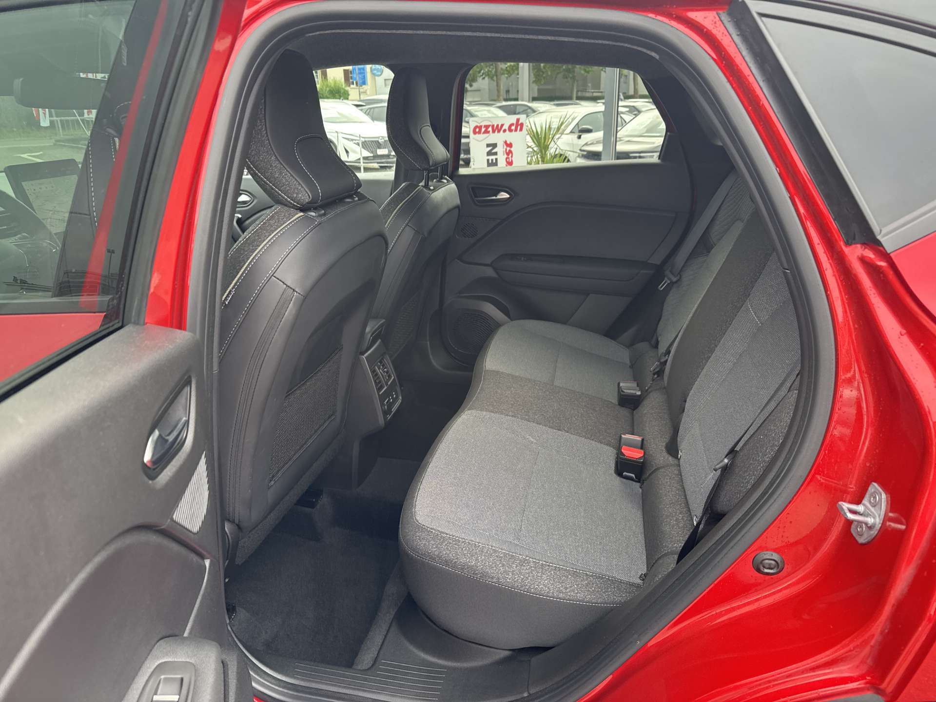 RENAULT Captur 1.8 E-Tech 160 Techno DHT-Automat-image-6