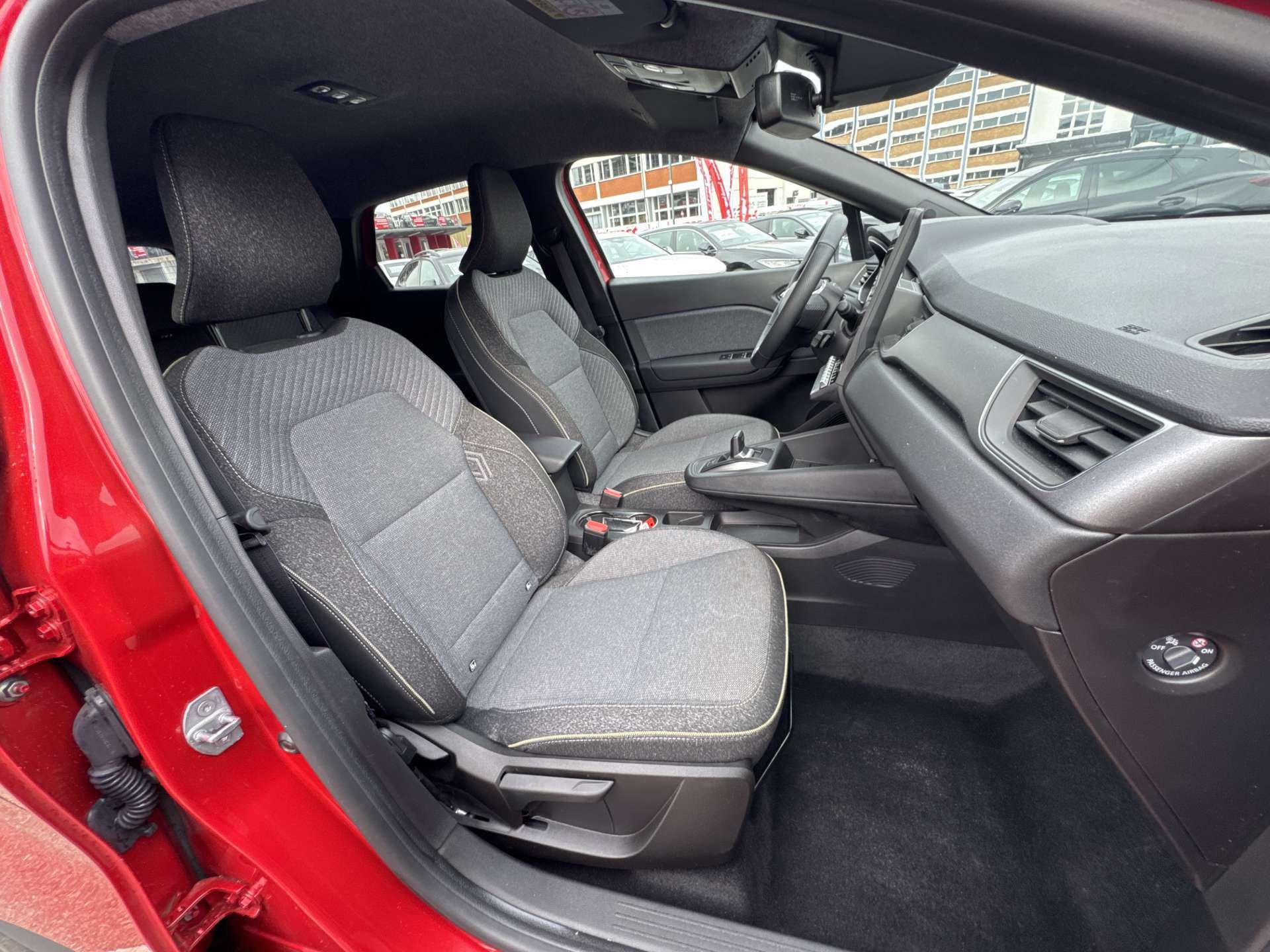 RENAULT Captur 1.8 E-Tech 160 Techno DHT-Automat-image-12