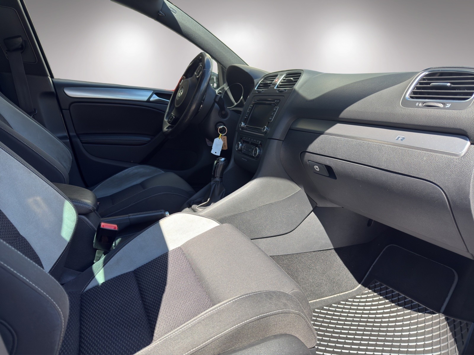 VW Golf 2.0 TSI R 4Motion-image-11