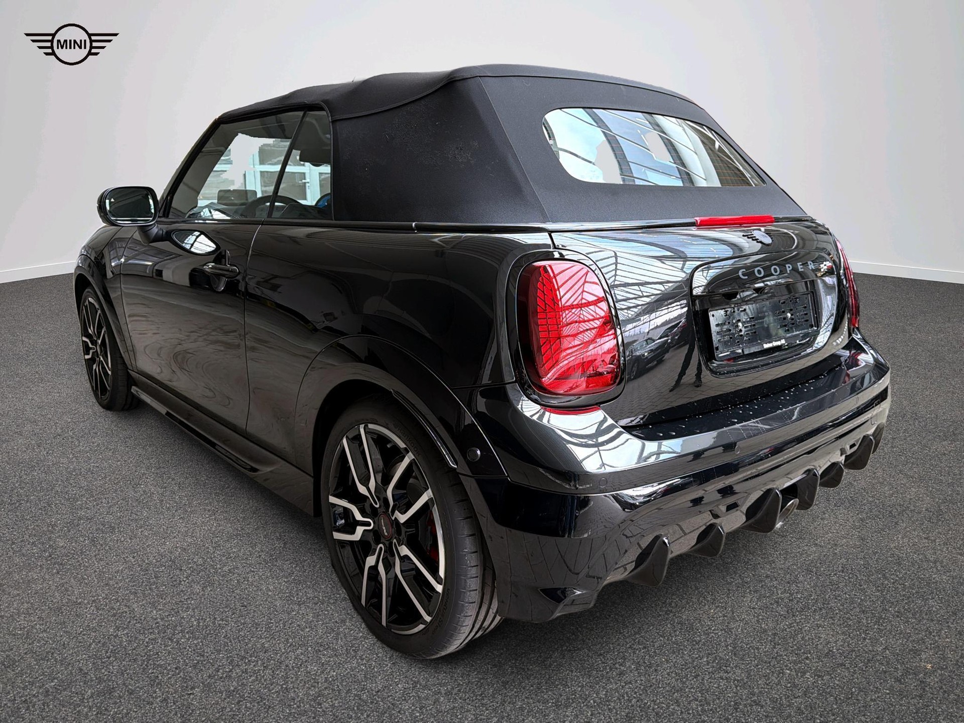 MINI John Cooper Works Cabrio-image-3
